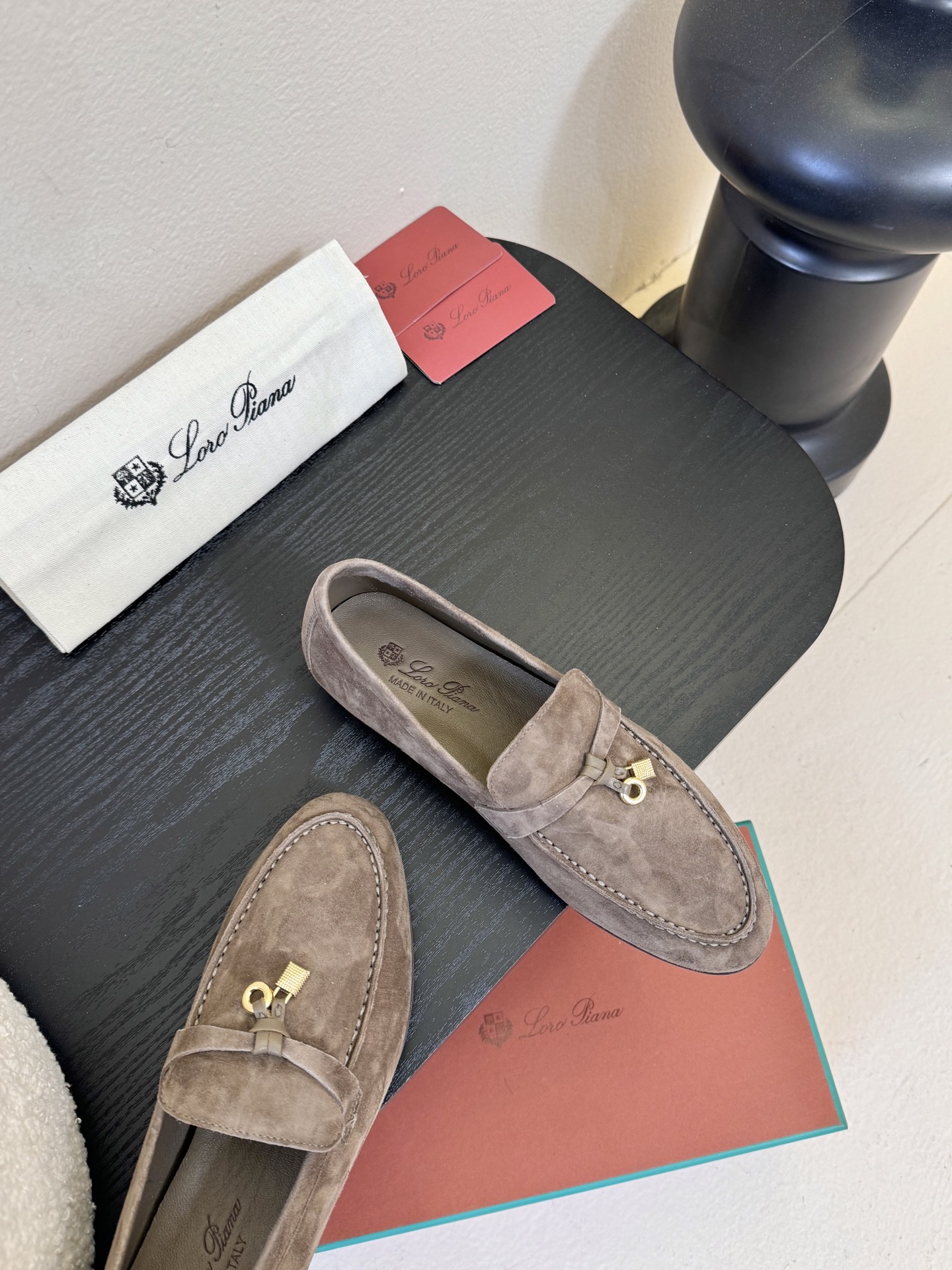 Loropiana经典情侣款高丝光牛皮乐福皮鞋🔥🔥🔥🔥🔥LP一直是以好穿舒适为主的设计风格 这几年老钱风