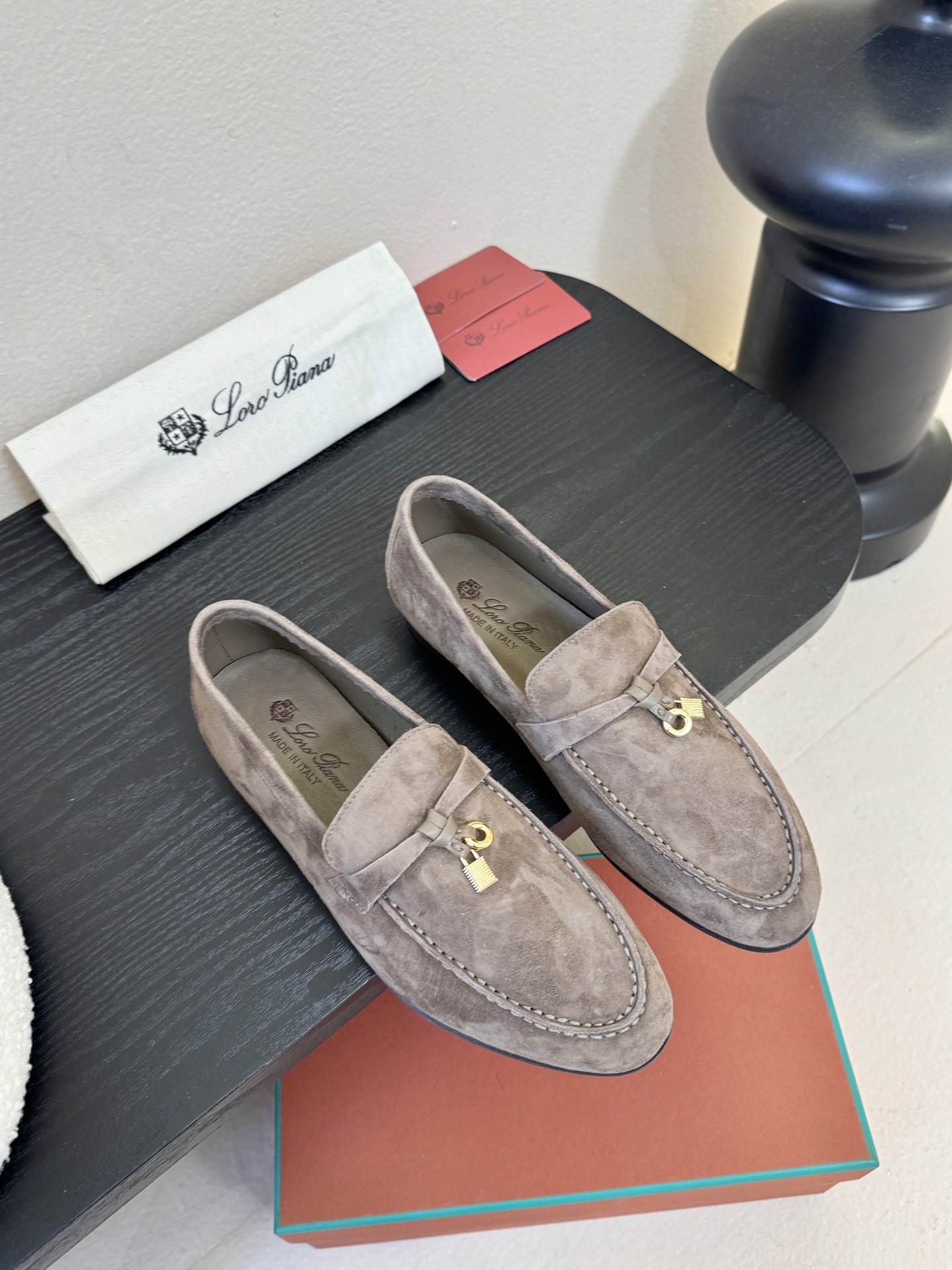 Loropiana经典情侣款高丝光牛皮乐福皮鞋🔥🔥🔥🔥🔥LP一直是以好穿舒适为主的设计风格 这几年老钱风