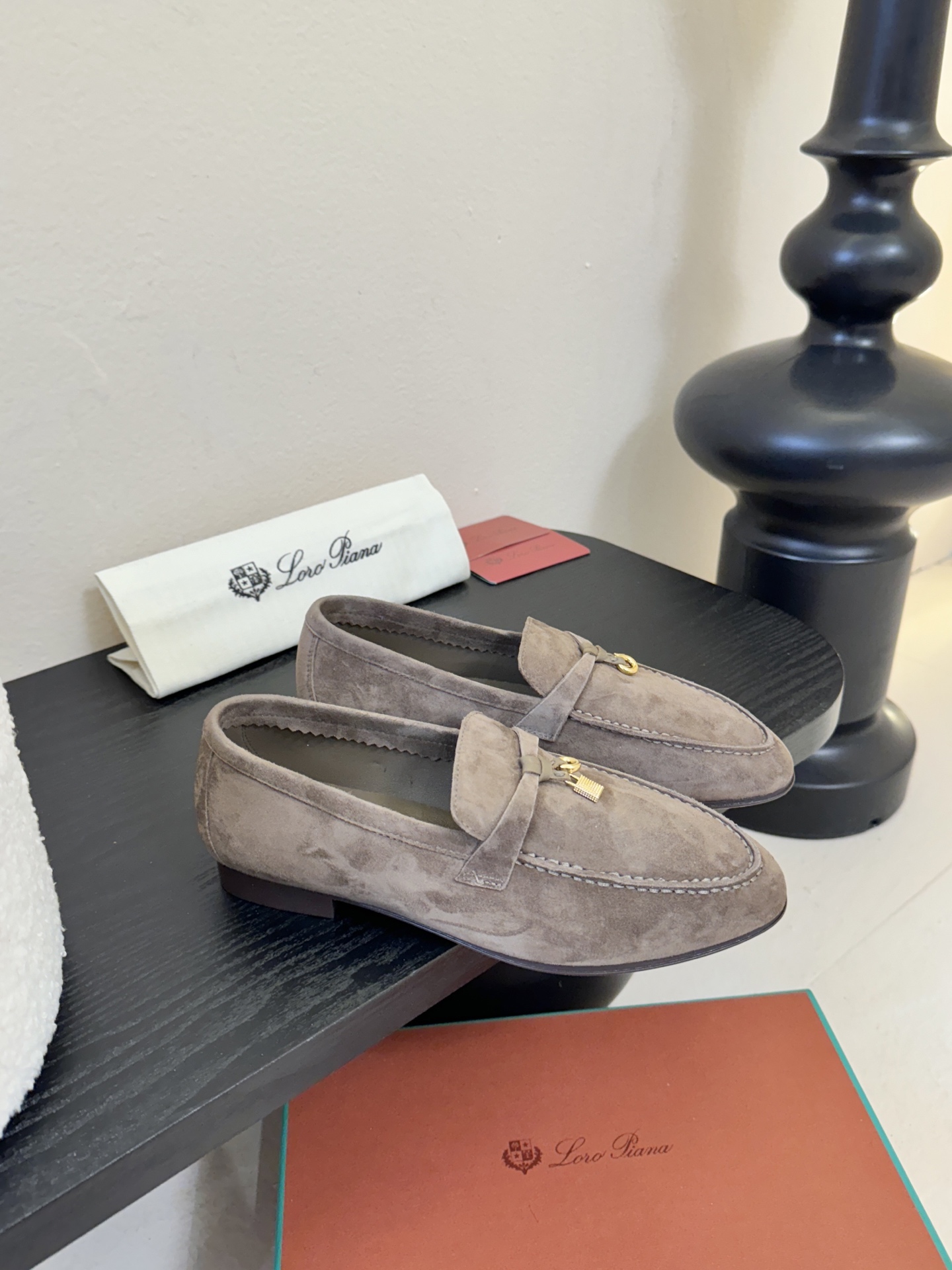 Loropiana经典情侣款高丝光牛皮乐福皮鞋🔥🔥🔥🔥🔥LP一直是以好穿舒适为主的设计风格 这几年老钱风