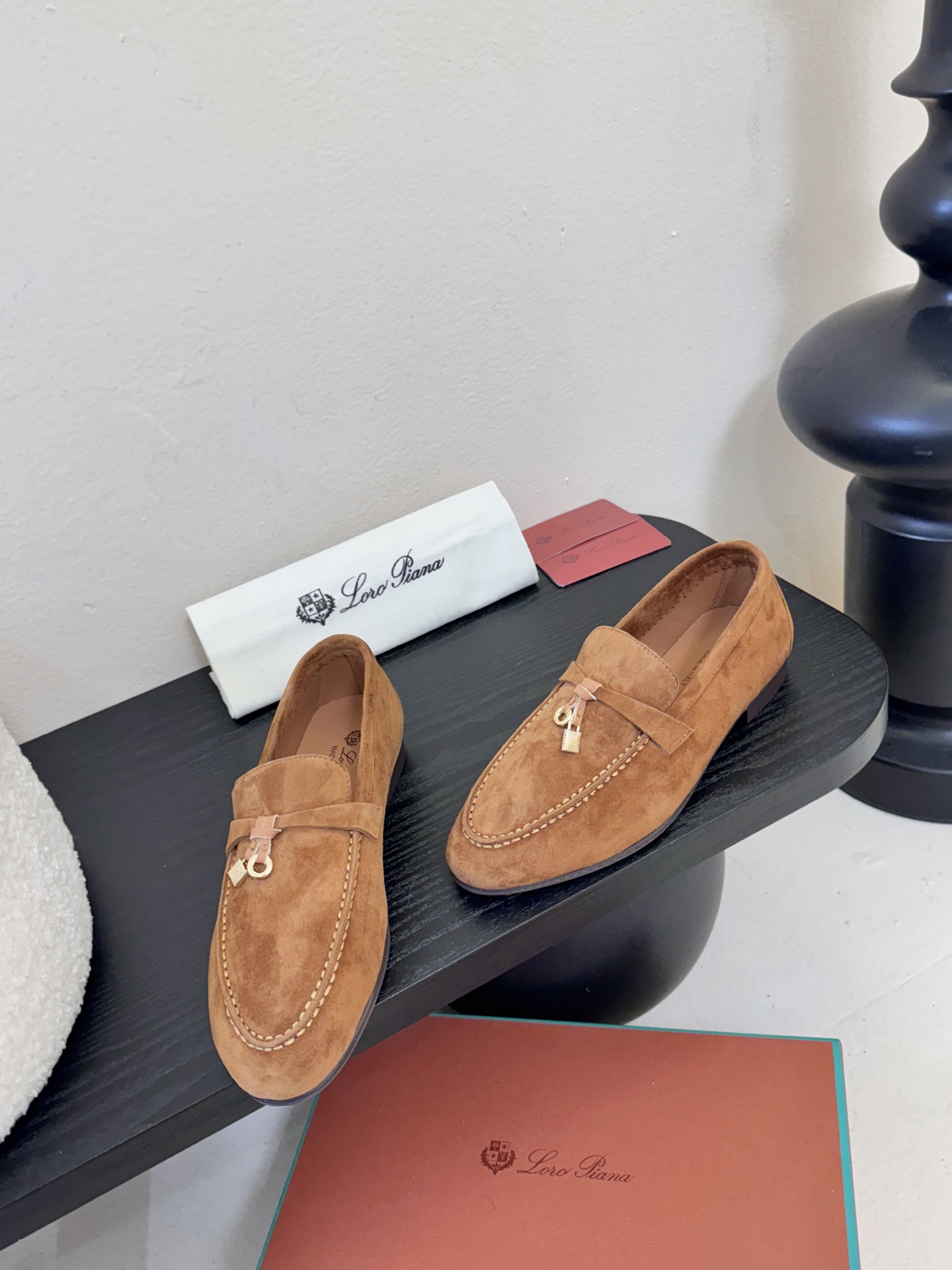 Loropiana经典情侣款高丝光牛皮乐福皮鞋🔥🔥🔥🔥🔥LP一直是以好穿舒适为主的设计风格 这几年老钱风