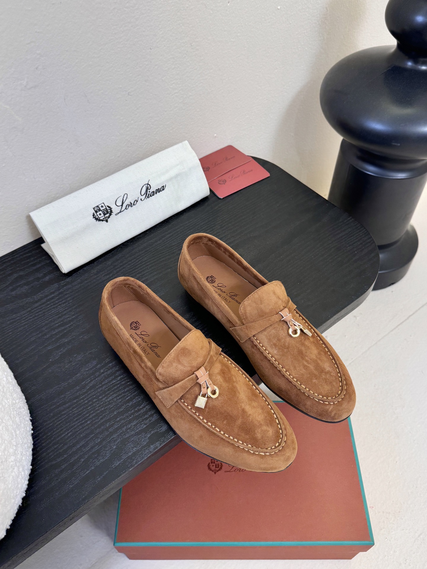 Loropiana经典情侣款高丝光牛皮乐福皮鞋🔥🔥🔥🔥🔥LP一直是以好穿舒适为主的设计风格 这几年老钱风