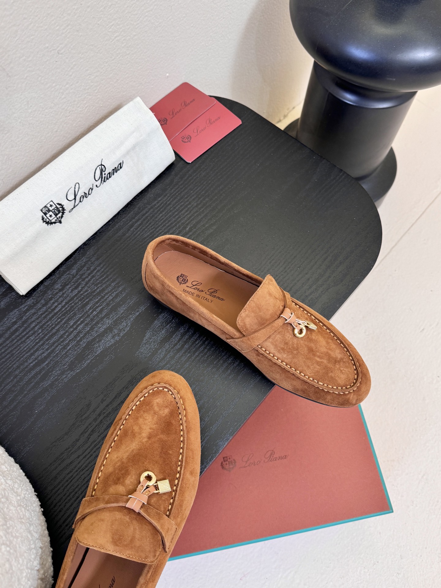 Loropiana经典情侣款高丝光牛皮乐福皮鞋🔥🔥🔥🔥🔥LP一直是以好穿舒适为主的设计风格 这几年老钱风