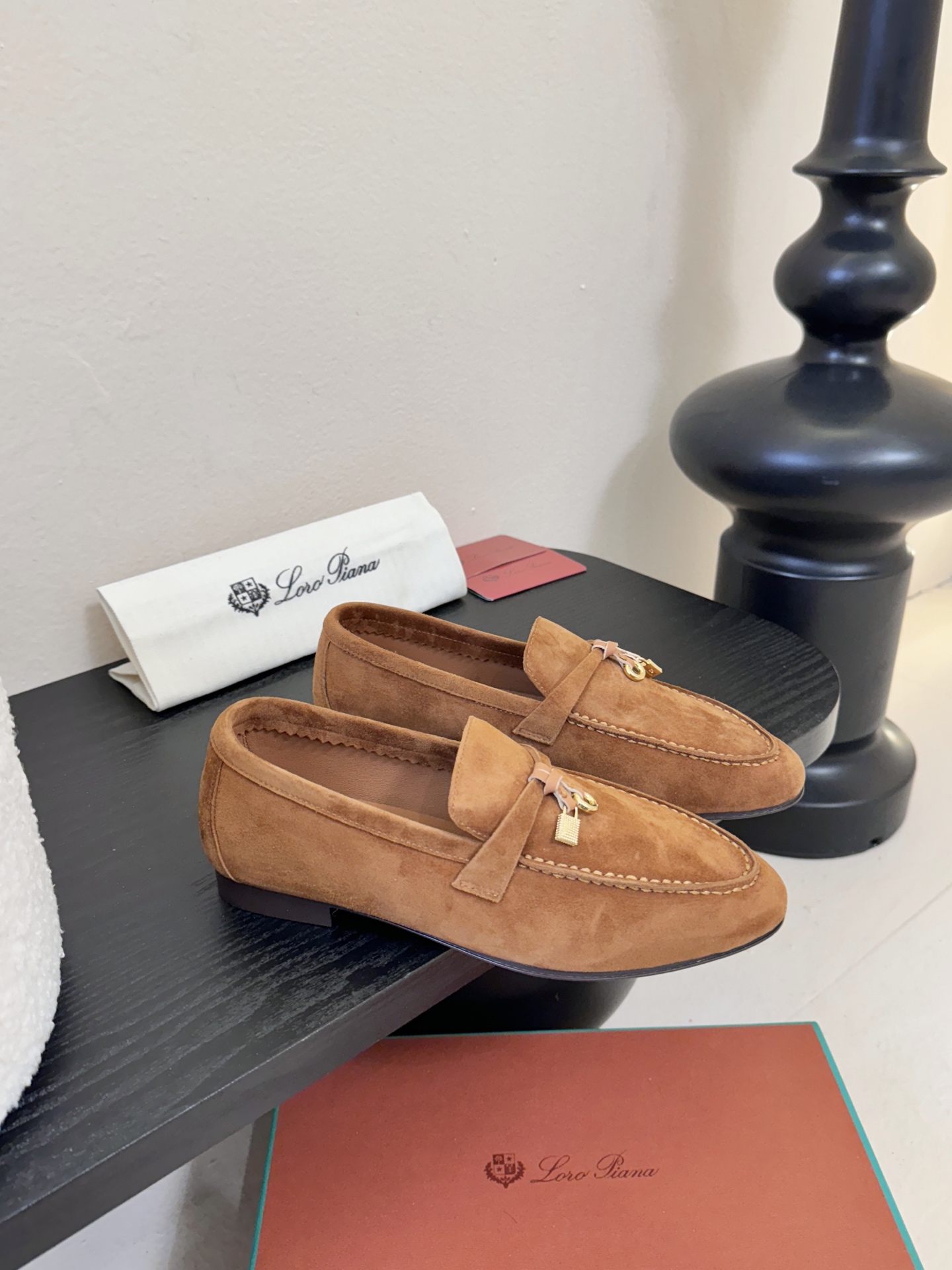 Loropiana经典情侣款高丝光牛皮乐福皮鞋🔥🔥🔥🔥🔥LP一直是以好穿舒适为主的设计风格 这几年老钱风