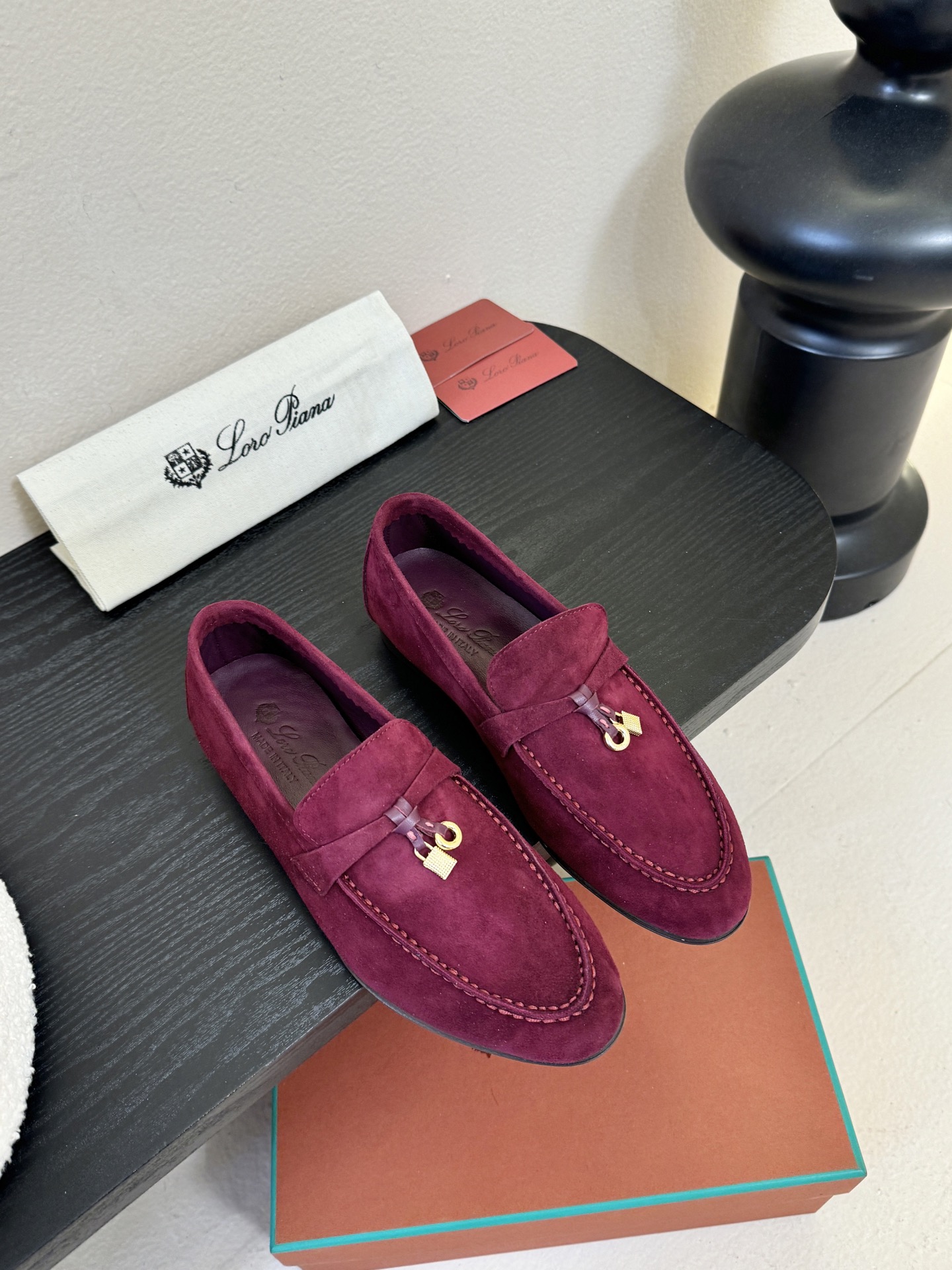 Loropiana经典情侣款高丝光牛皮乐福皮鞋🔥🔥🔥🔥🔥LP一直是以好穿舒适为主的设计风格 这几年老钱风