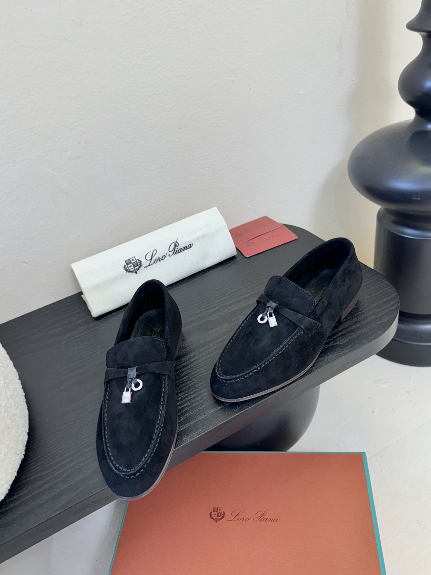 Loropiana经典情侣款高丝光牛皮乐福皮鞋🔥🔥🔥🔥🔥LP一直是以好穿舒适为主的设计风格 这几年老钱风