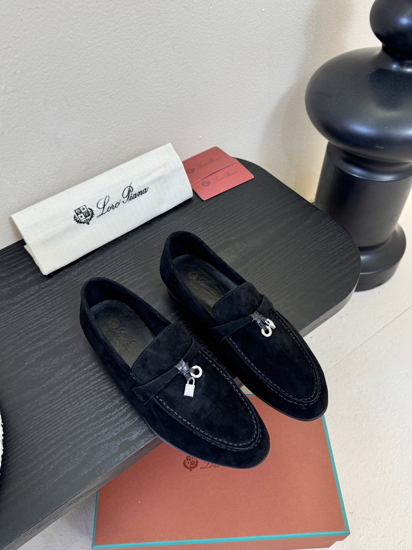 Loropiana经典情侣款高丝光牛皮乐福皮鞋🔥🔥🔥🔥🔥LP一直是以好穿舒适为主的设计风格 这几年老钱风