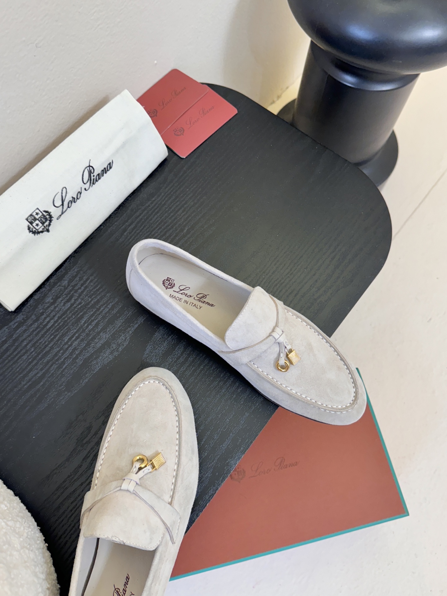 Loropiana经典情侣款高丝光牛皮乐福皮鞋🔥🔥🔥🔥🔥LP一直是以好穿舒适为主的设计风格 这几年老钱风