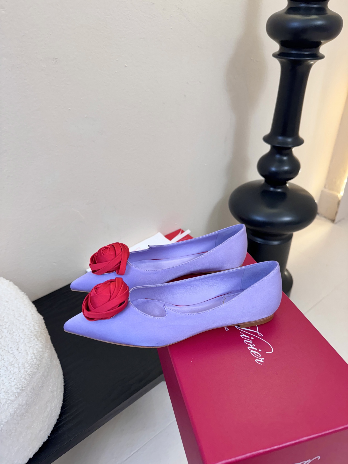 Roger Vivier罗杰·维维亚2026春夏最新款时装鞋超多明星网红种草 经典的尖头设计 玫瑰花扣装