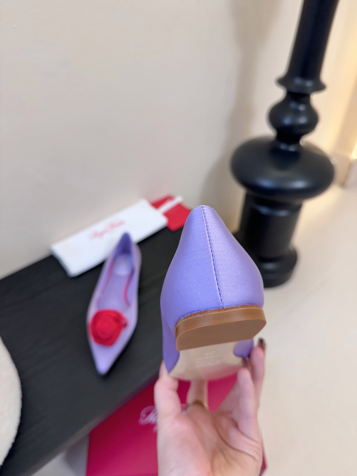 Roger Vivier罗杰·维维亚2026春夏最新款时装鞋超多明星网红种草 经典的尖头设计 玫瑰花扣装