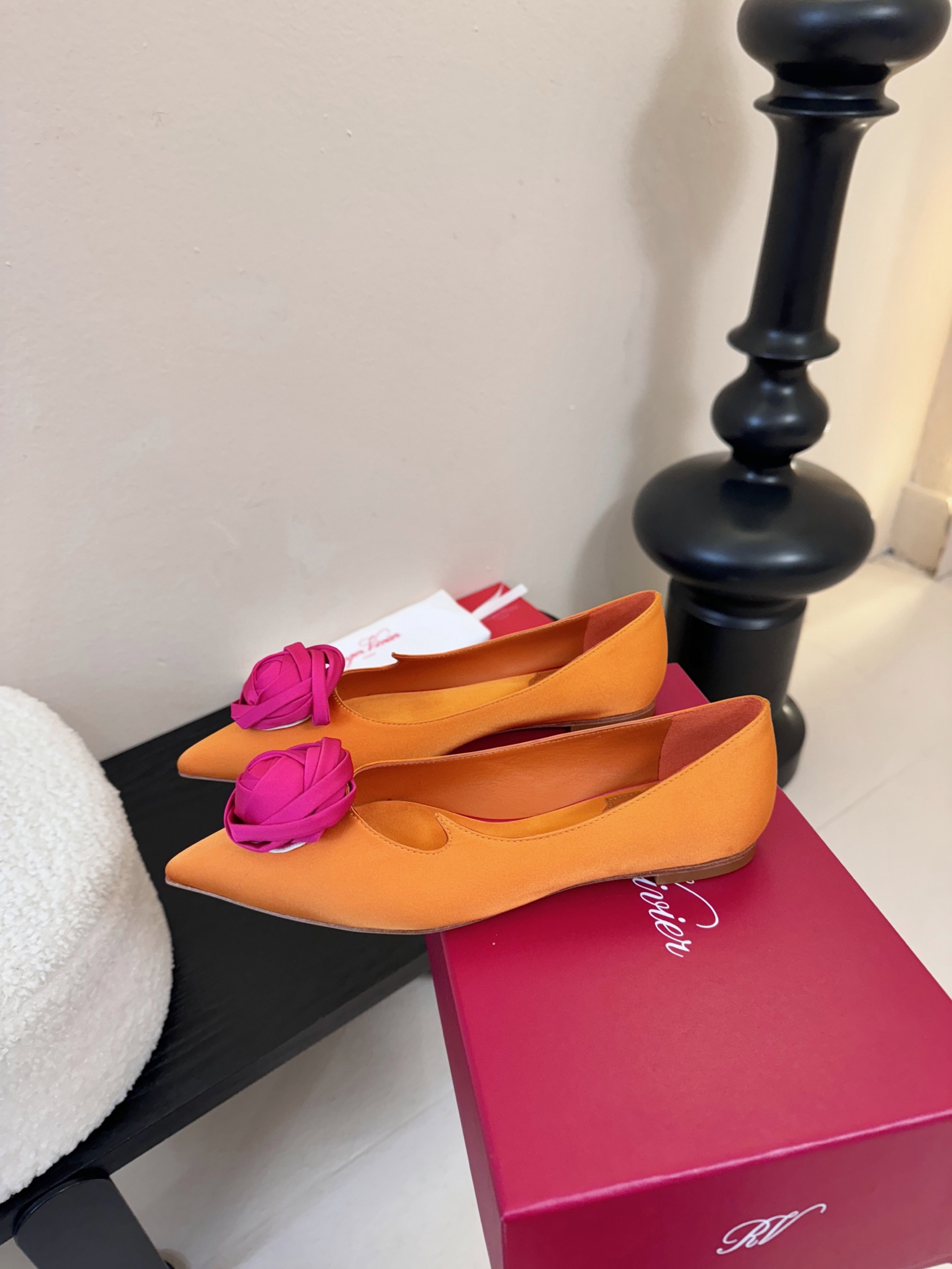 Roger Vivier罗杰·维维亚2026春夏最新款时装鞋超多明星网红种草 经典的尖头设计 玫瑰花扣装