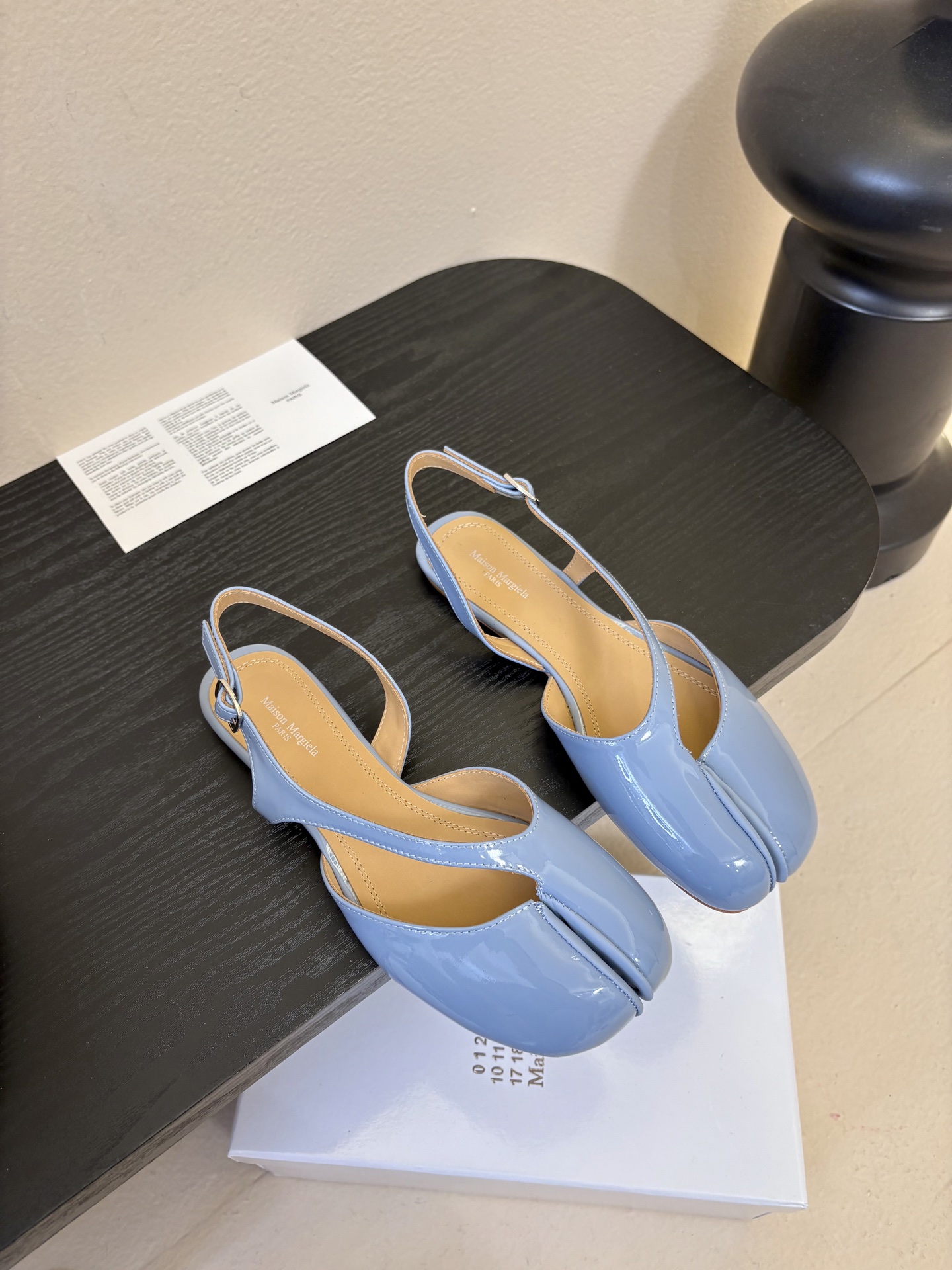 Maison Marginal* MM6苹果头芭蕾舞凉鞋马吉拉设计师太有才了 作为设计元素打造鞋品💯 单