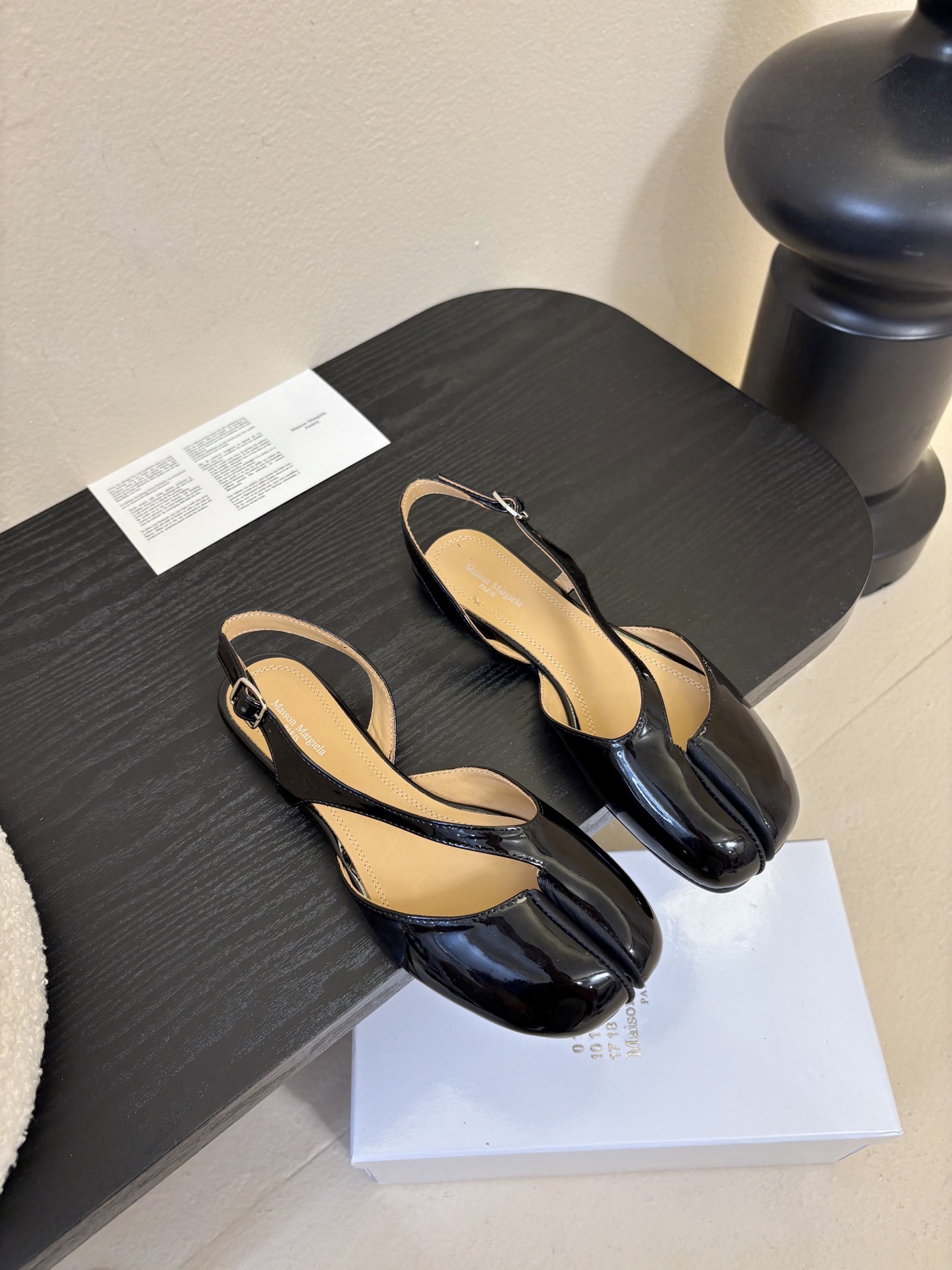 Maison Marginal* MM6苹果头芭蕾舞凉鞋马吉拉设计师太有才了 作为设计元素打造鞋品💯 单