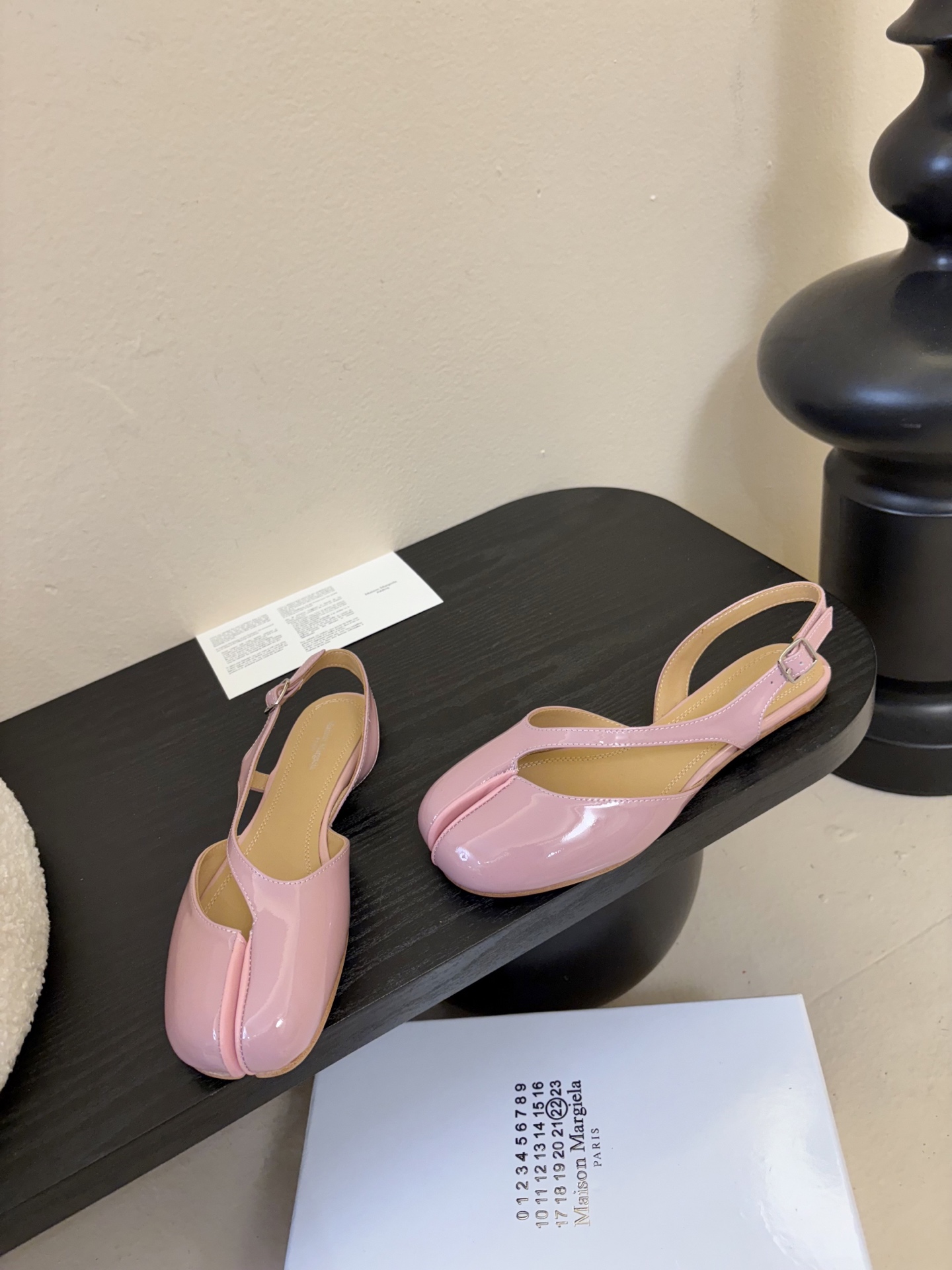 Maison Marginal* MM6苹果头芭蕾舞凉鞋马吉拉设计师太有才了 作为设计元素打造鞋品💯 单