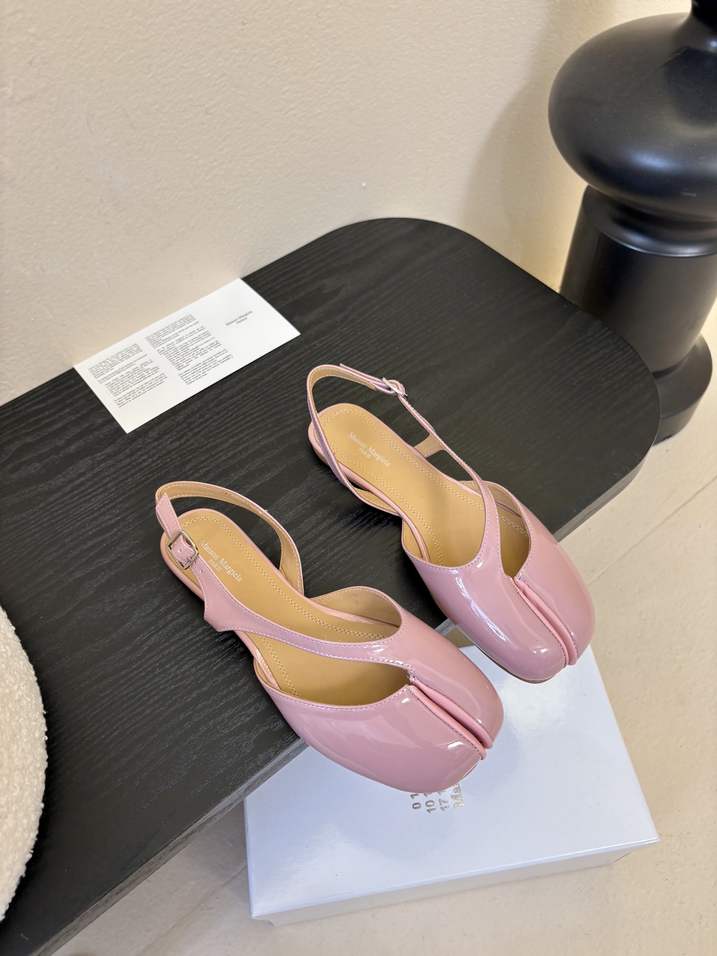 Maison Marginal* MM6苹果头芭蕾舞凉鞋马吉拉设计师太有才了 作为设计元素打造鞋品💯 单