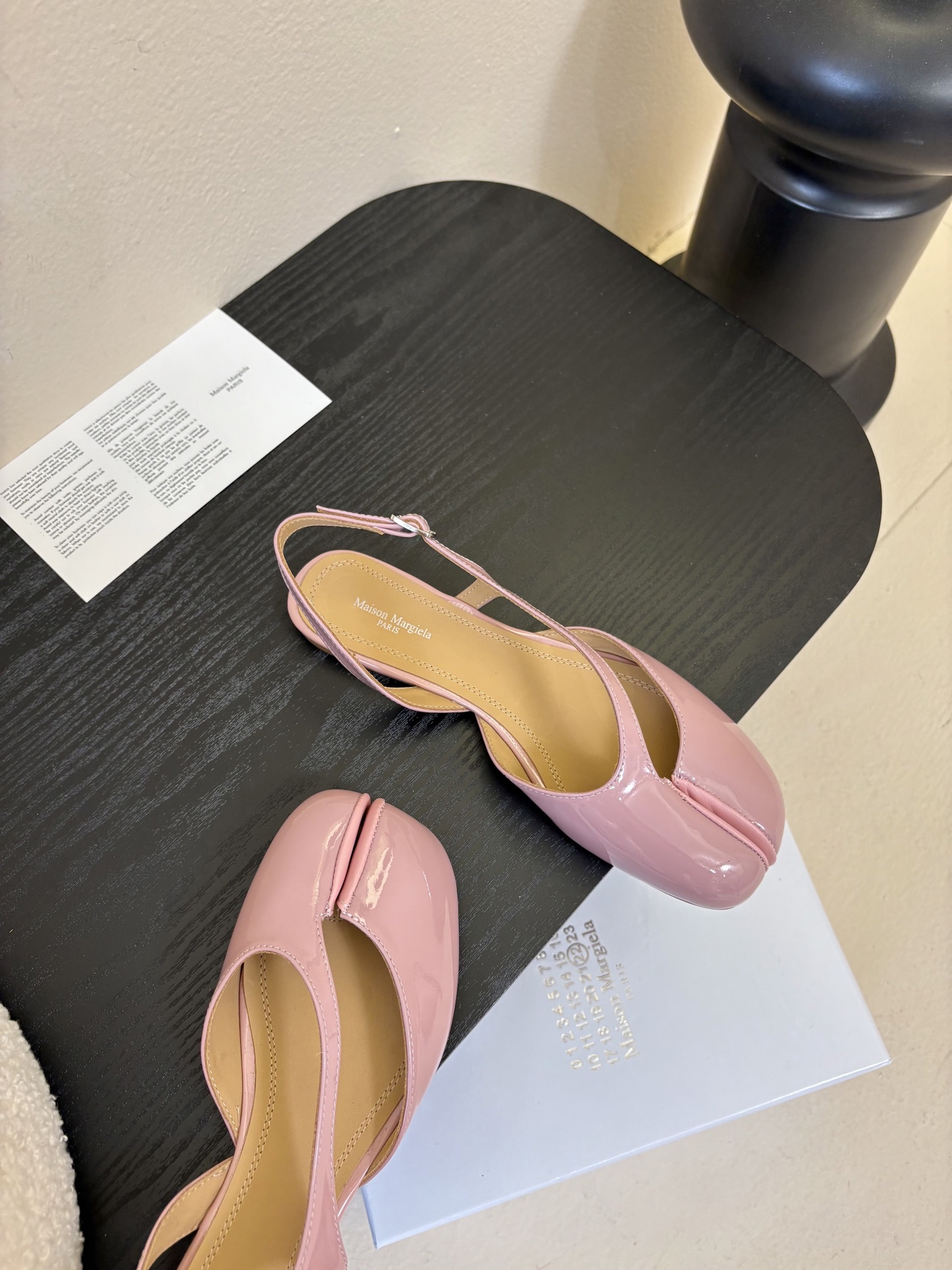 Maison Marginal* MM6苹果头芭蕾舞凉鞋马吉拉设计师太有才了 作为设计元素打造鞋品💯 单