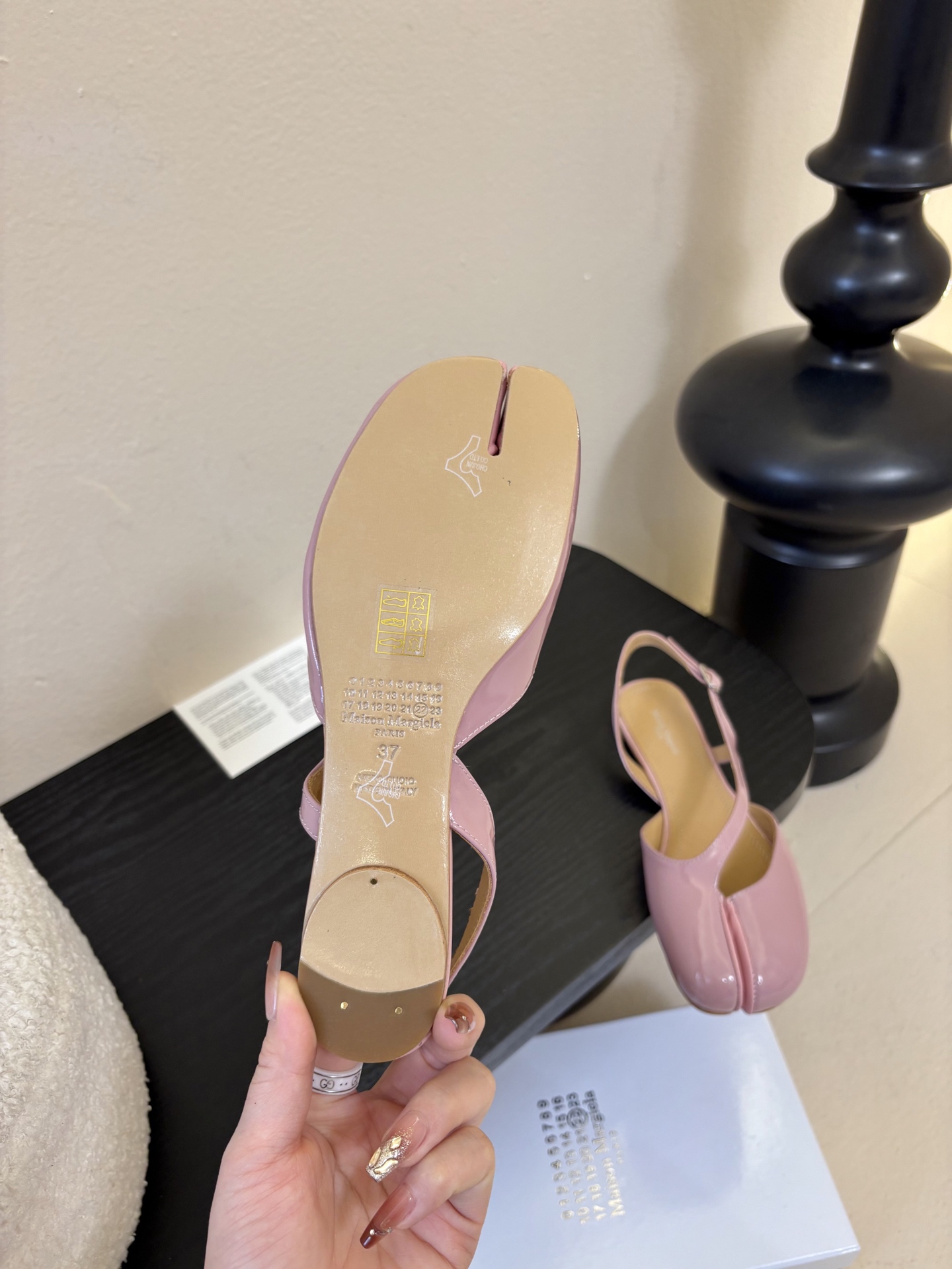 Maison Marginal* MM6苹果头芭蕾舞凉鞋马吉拉设计师太有才了 作为设计元素打造鞋品💯 单