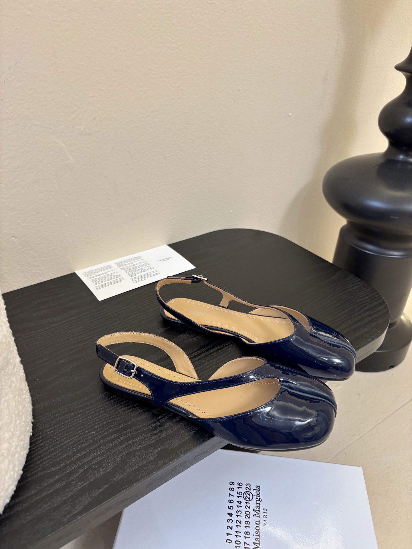 Maison Marginal* MM6苹果头芭蕾舞凉鞋马吉拉设计师太有才了 作为设计元素打造鞋品💯 单