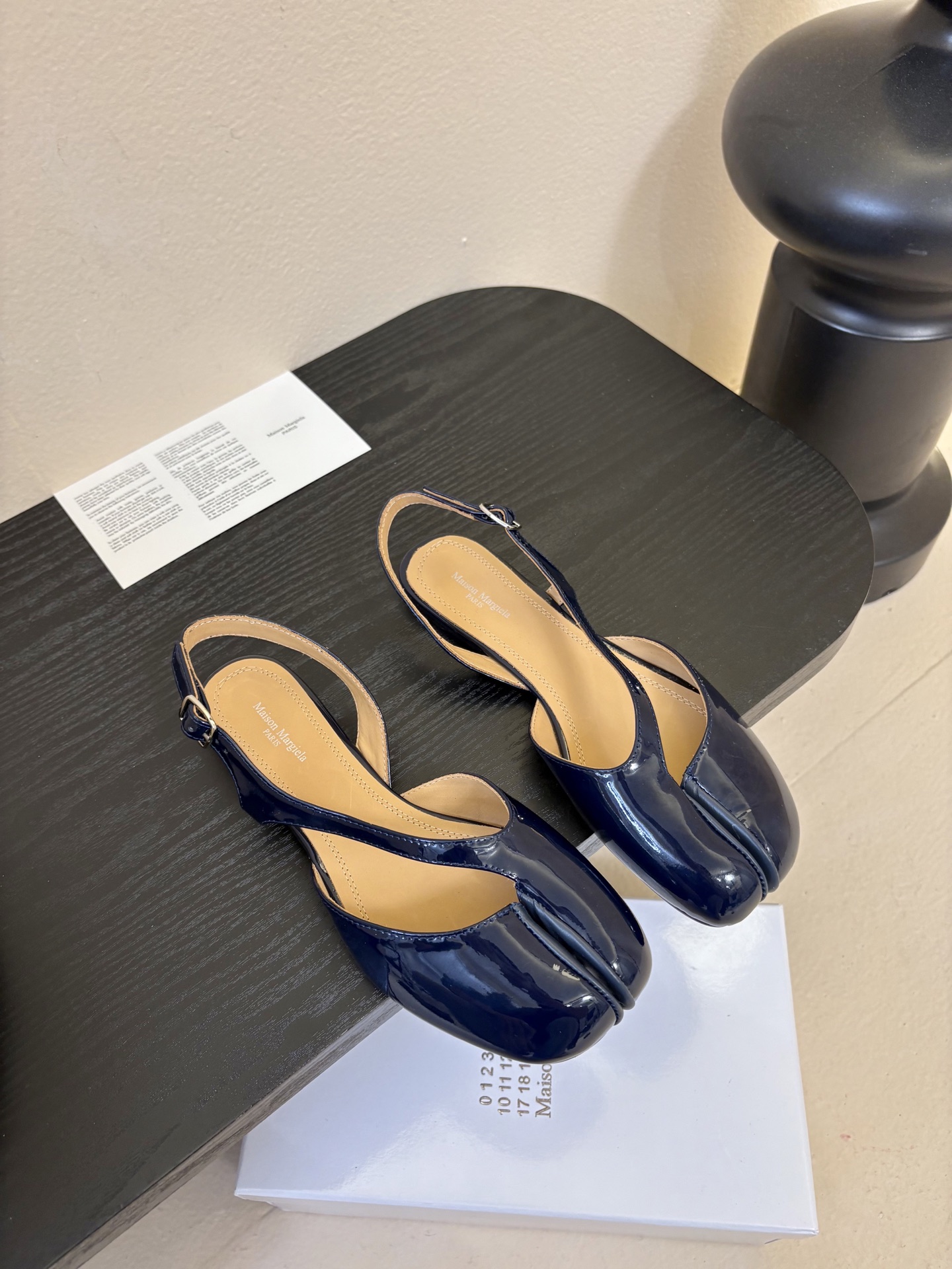 Maison Marginal* MM6苹果头芭蕾舞凉鞋马吉拉设计师太有才了 作为设计元素打造鞋品💯 单