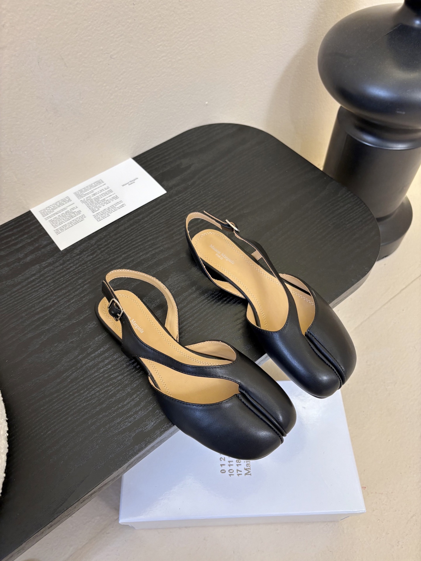 Maison Marginal* MM6苹果头芭蕾舞凉鞋马吉拉设计师太有才了 作为设计元素打造鞋品💯 单