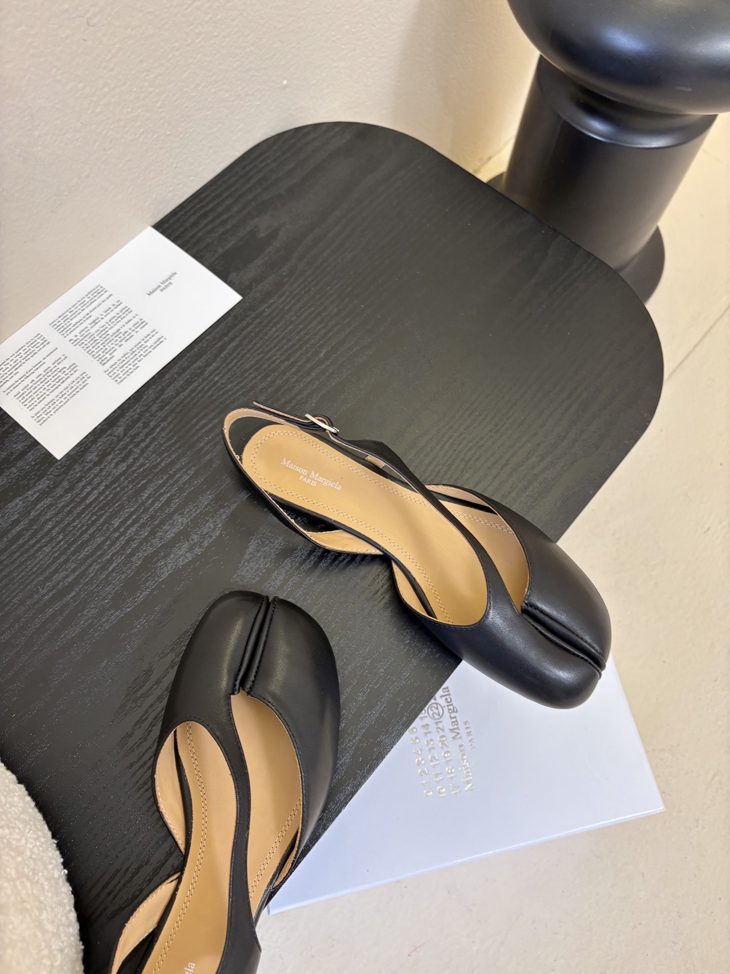 Maison Marginal* MM6苹果头芭蕾舞凉鞋马吉拉设计师太有才了 作为设计元素打造鞋品💯 单