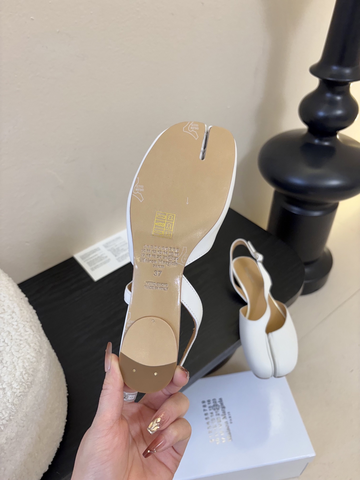 Maison Marginal* MM6苹果头芭蕾舞凉鞋马吉拉设计师太有才了 作为设计元素打造鞋品💯 单