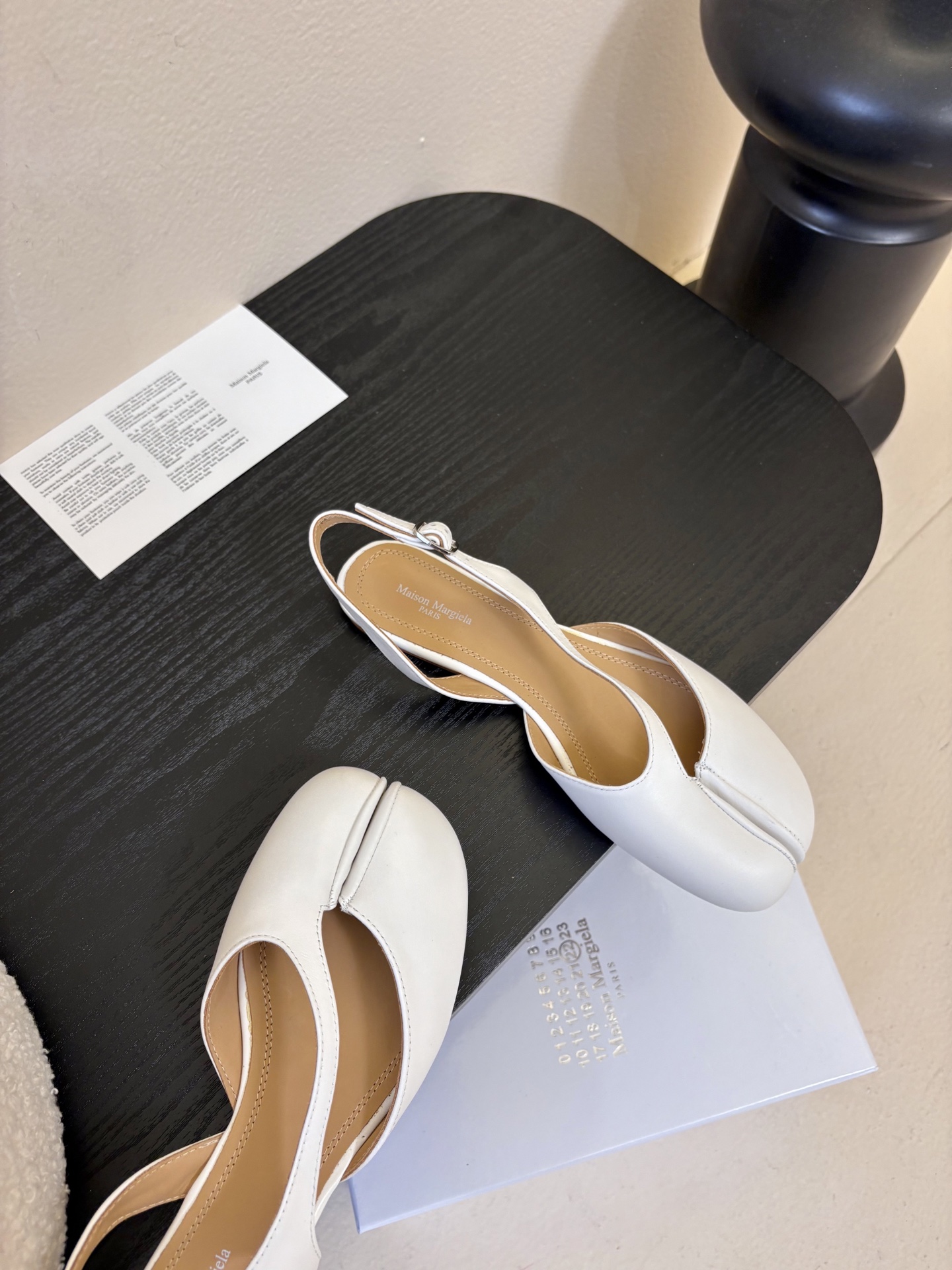 Maison Marginal* MM6苹果头芭蕾舞凉鞋马吉拉设计师太有才了 作为设计元素打造鞋品💯 单