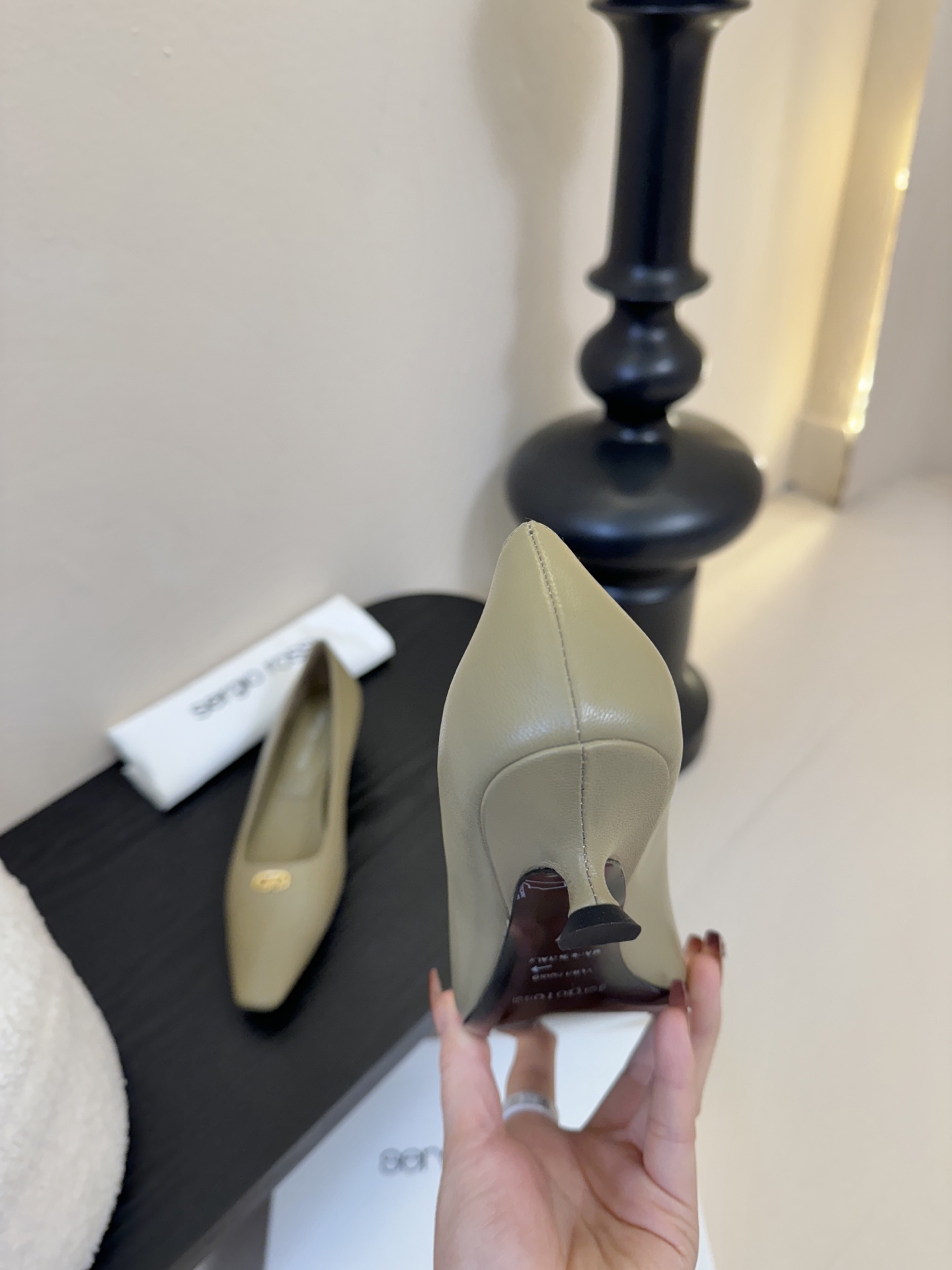 Sergio Rossi 塞乔•罗西 「Sr Diani」最新系列凉鞋純手工製作的金屬裝飾獨特風格更顯品