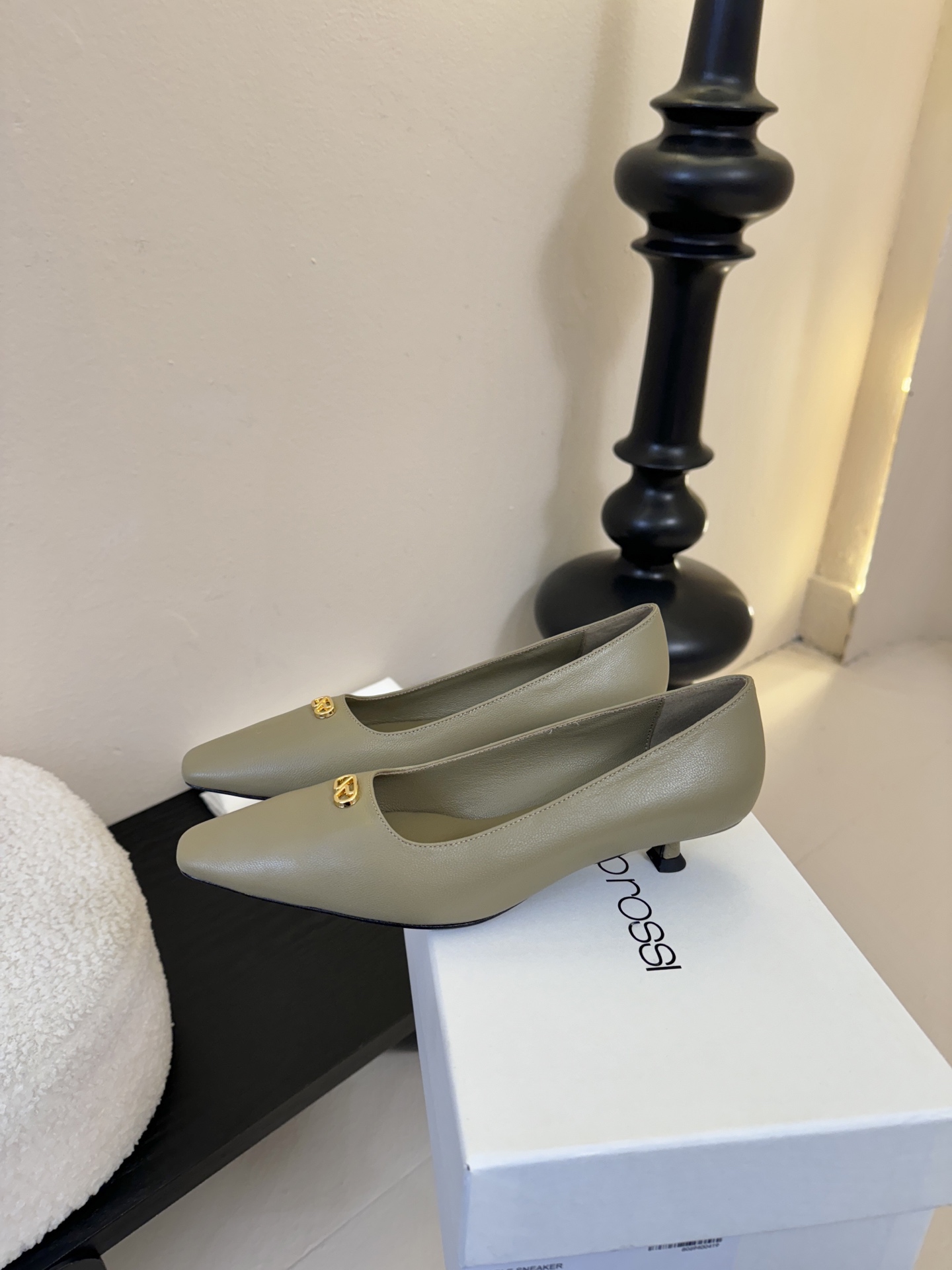 Sergio Rossi 塞乔•罗西 「Sr Diani」最新系列凉鞋純手工製作的金屬裝飾獨特風格更顯品