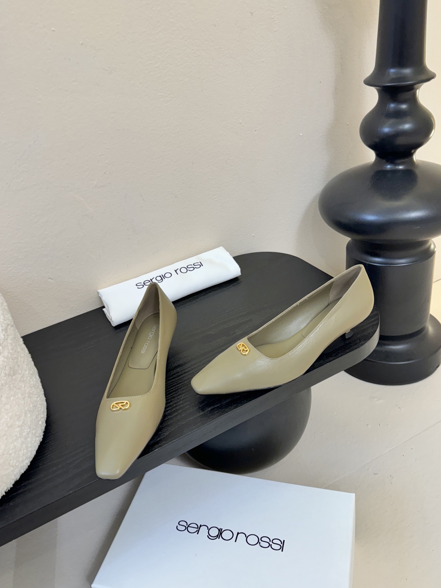 Sergio Rossi 塞乔•罗西 「Sr Diani」最新系列凉鞋純手工製作的金屬裝飾獨特風格更顯品