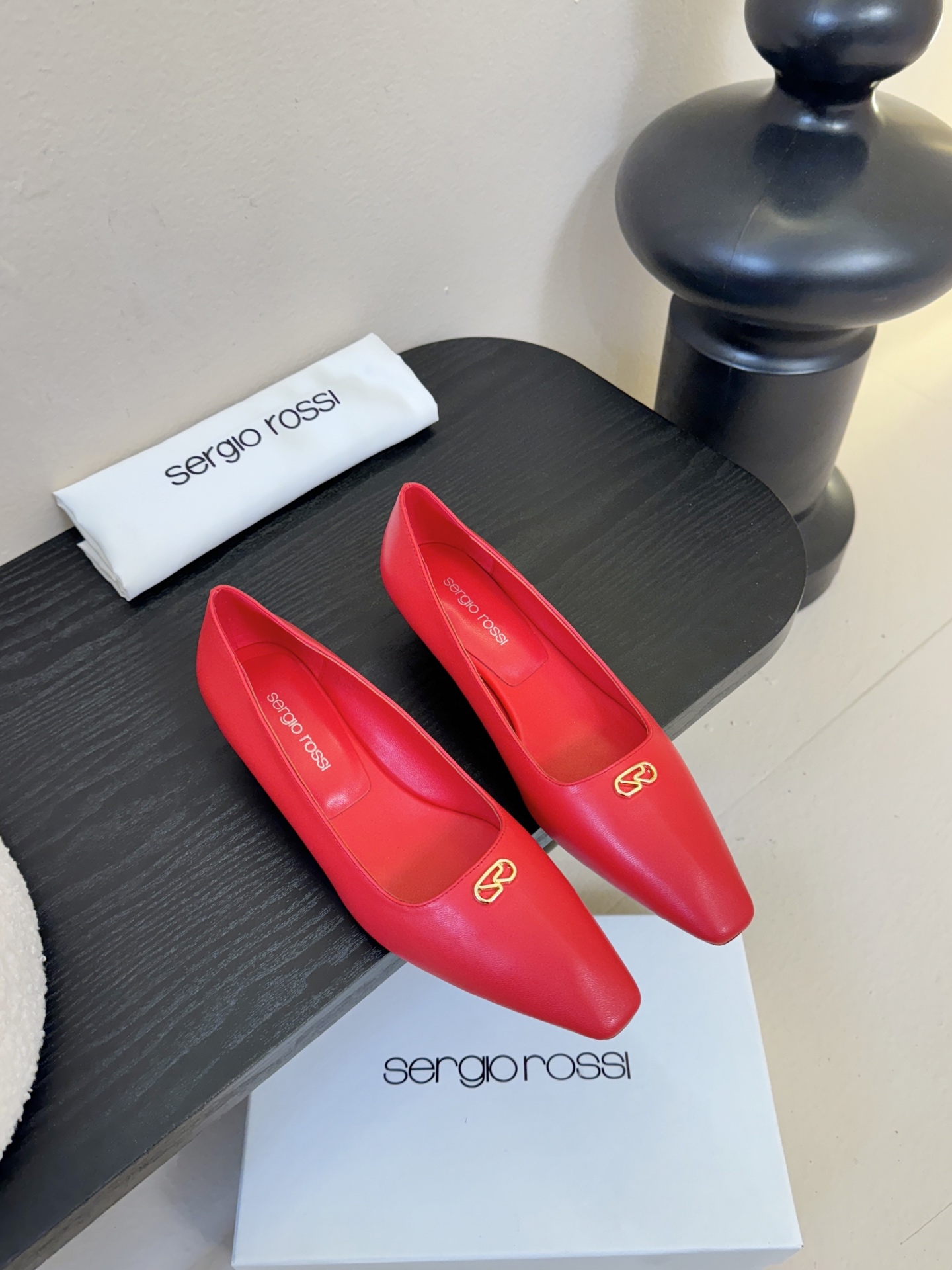 Sergio Rossi 塞乔•罗西 「Sr Diani」最新系列凉鞋純手工製作的金屬裝飾獨特風格更顯品