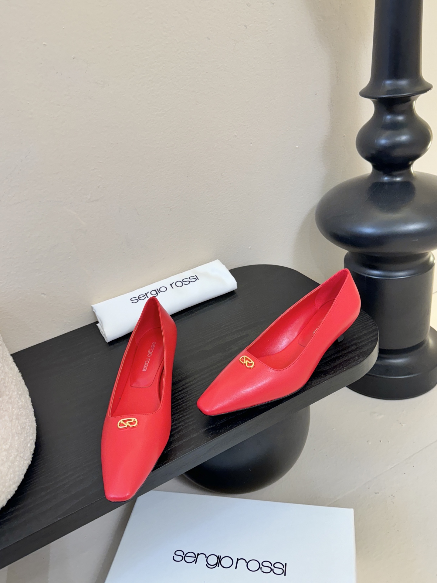 Sergio Rossi 塞乔•罗西 「Sr Diani」最新系列凉鞋純手工製作的金屬裝飾獨特風格更顯品