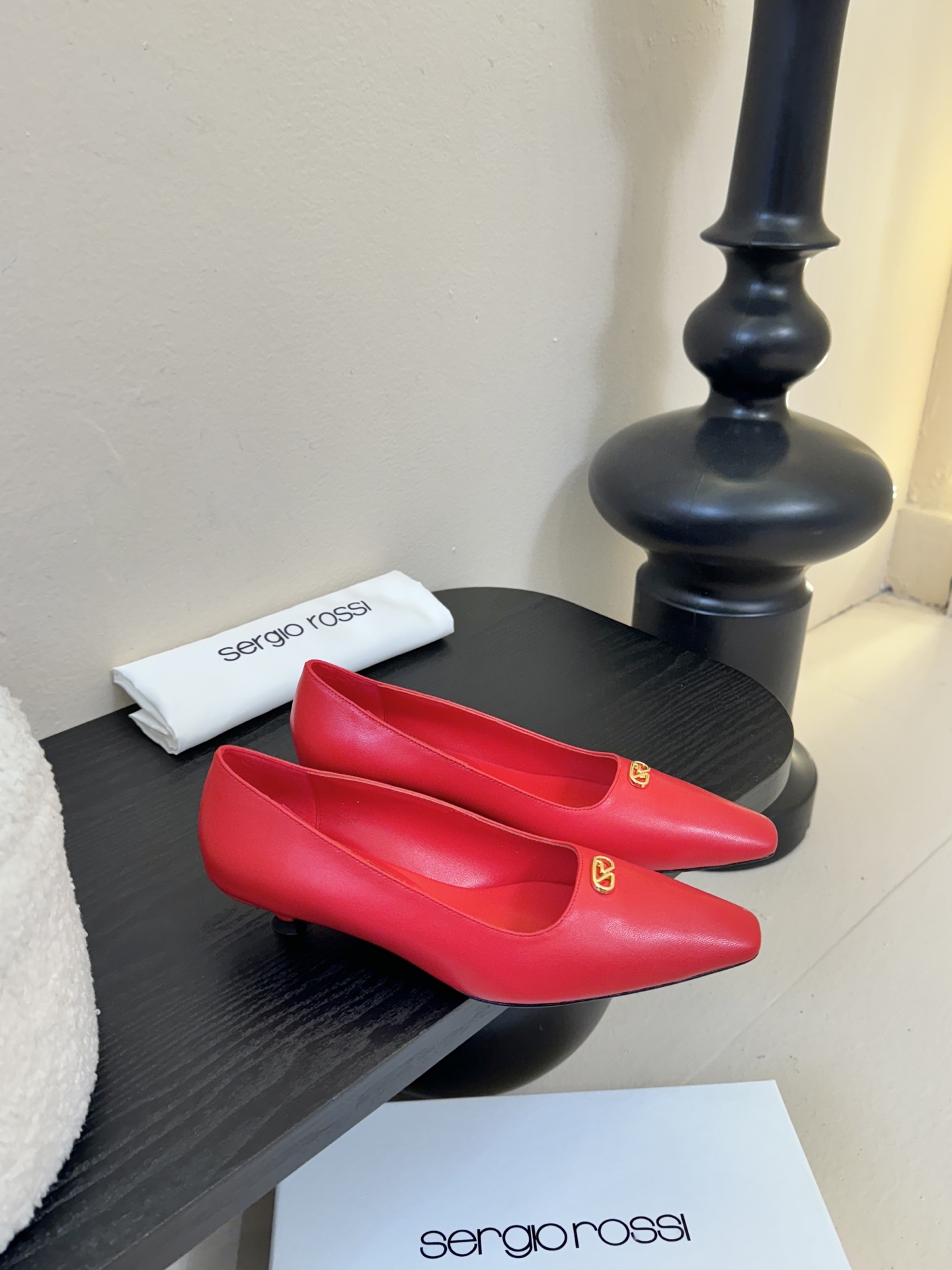 Sergio Rossi 塞乔•罗西 「Sr Diani」最新系列凉鞋純手工製作的金屬裝飾獨特風格更顯品