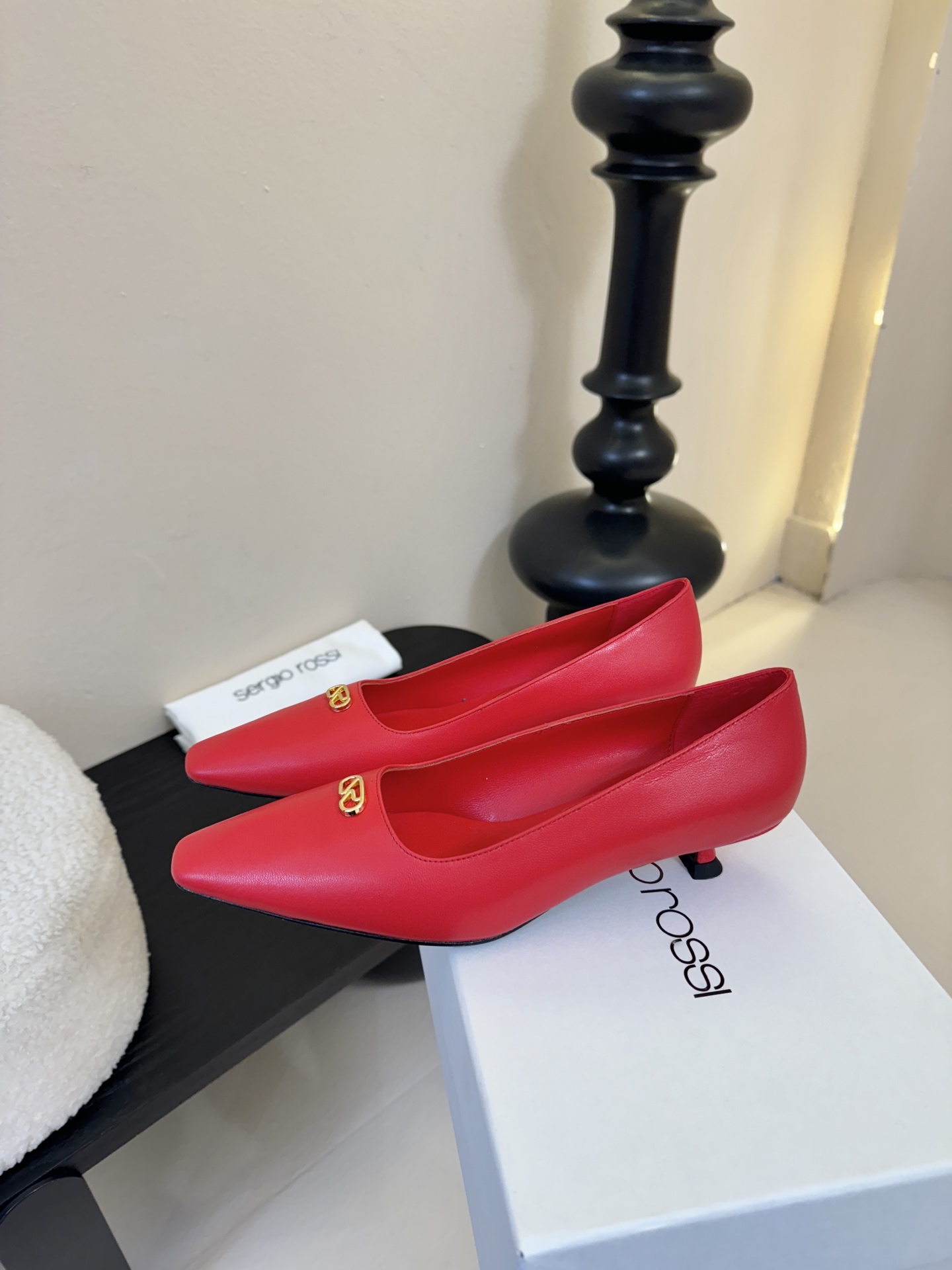 Sergio Rossi 塞乔•罗西 「Sr Diani」最新系列凉鞋純手工製作的金屬裝飾獨特風格更顯品