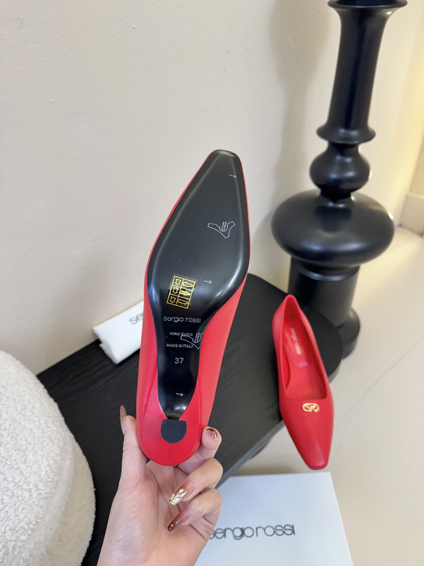 Sergio Rossi 塞乔•罗西 「Sr Diani」最新系列凉鞋純手工製作的金屬裝飾獨特風格更顯品