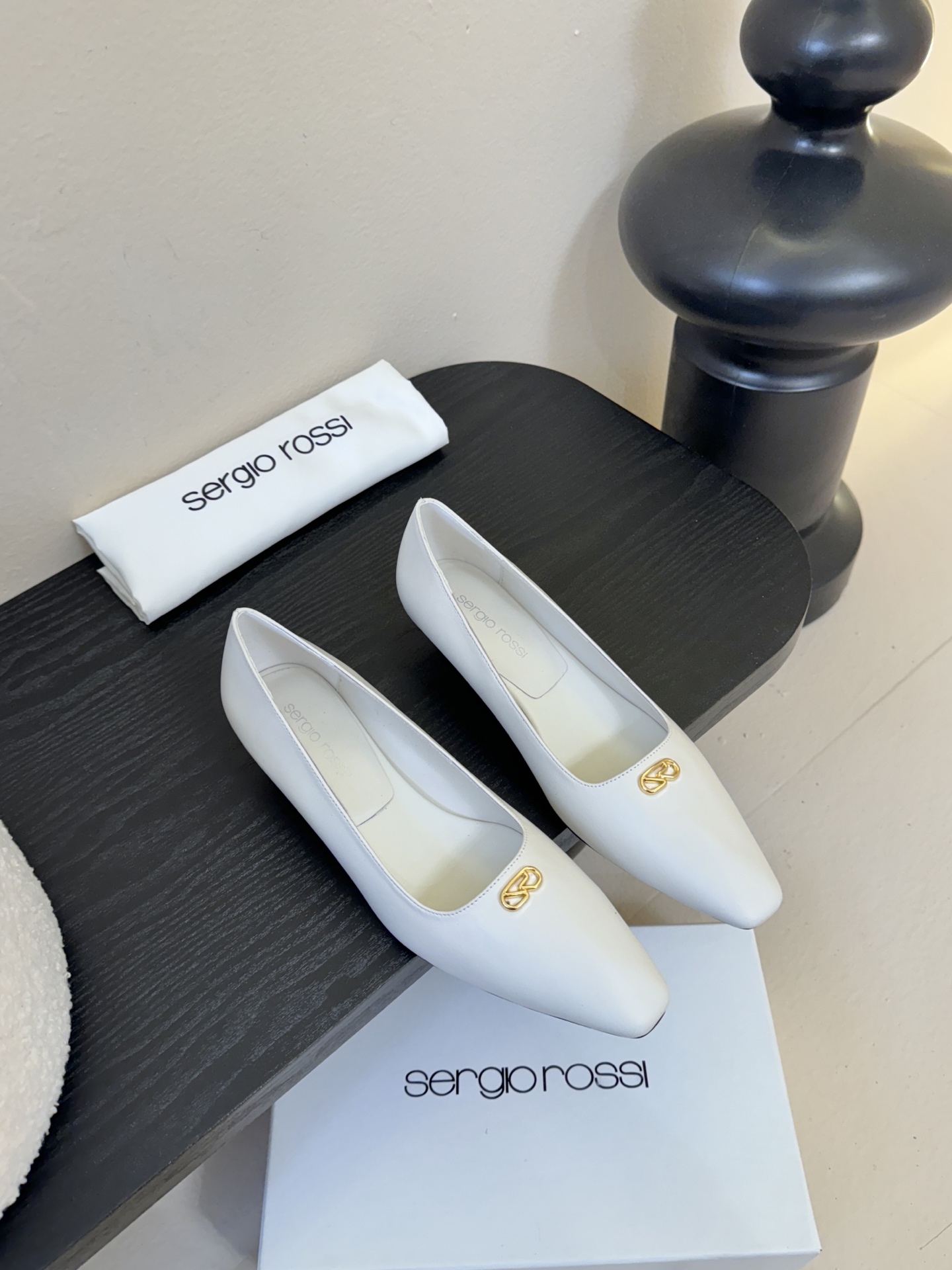 Sergio Rossi 塞乔•罗西 「Sr Diani」最新系列凉鞋純手工製作的金屬裝飾獨特風格更顯品