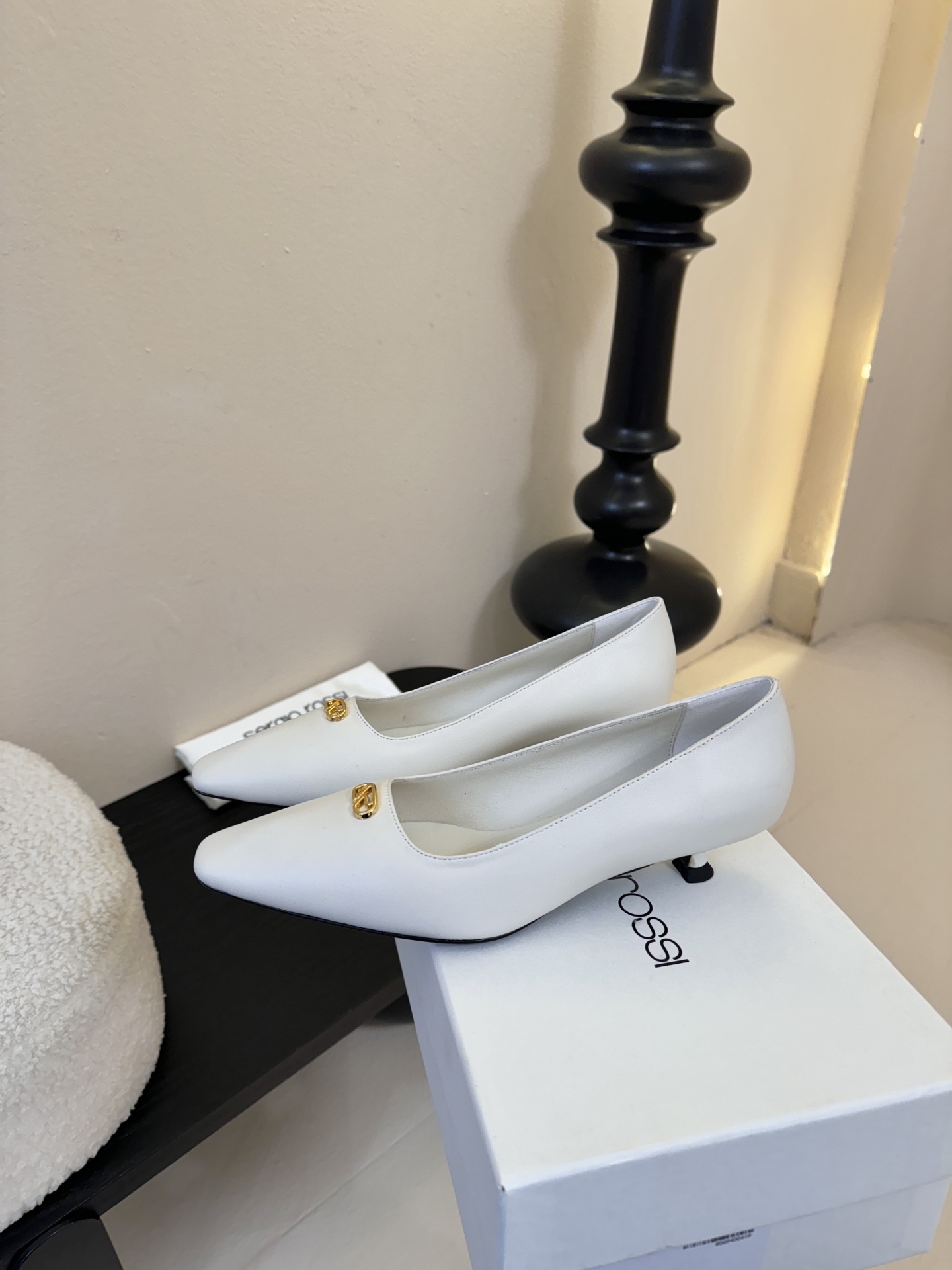 Sergio Rossi 塞乔•罗西 「Sr Diani」最新系列凉鞋純手工製作的金屬裝飾獨特風格更顯品