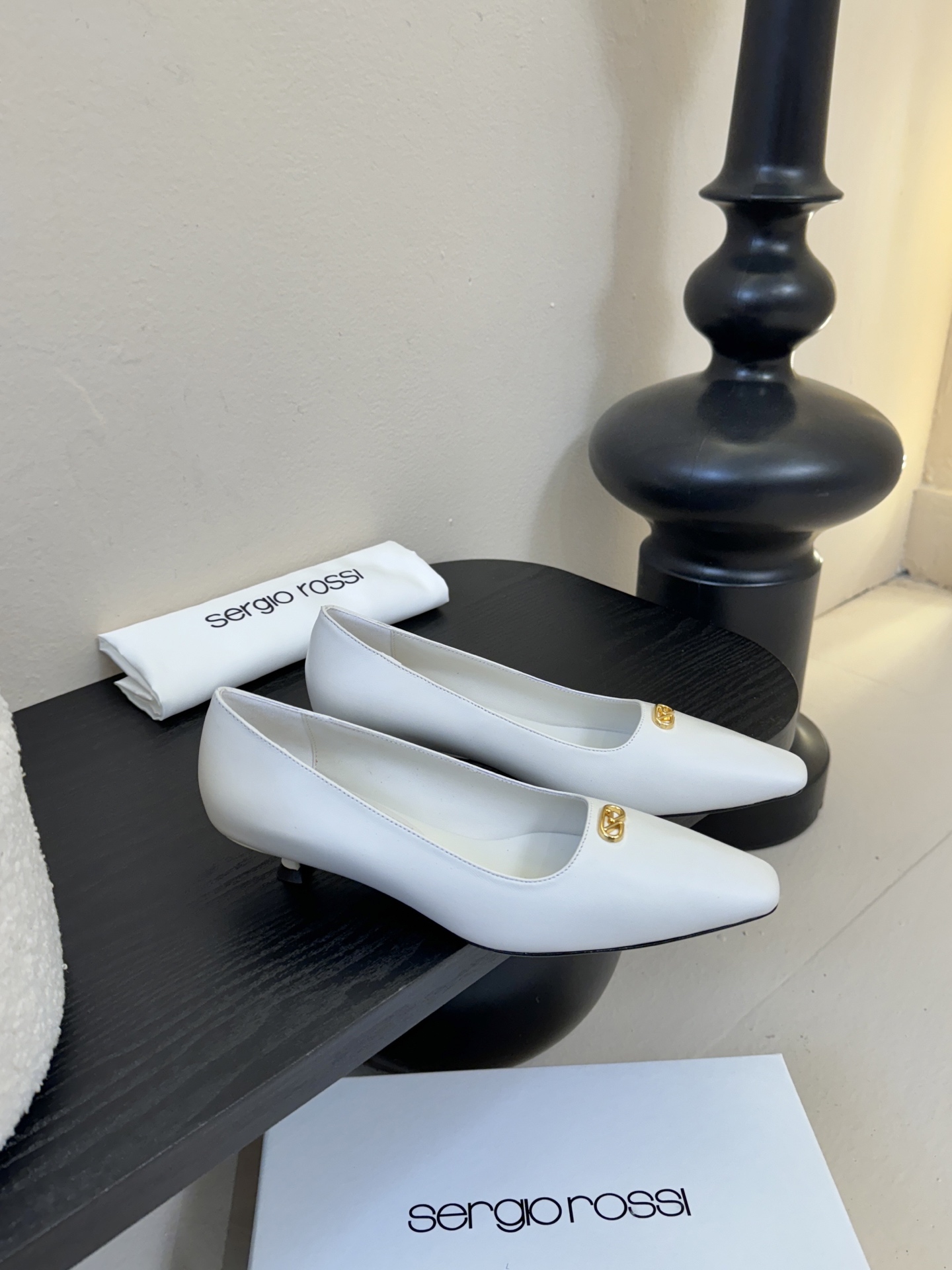 Sergio Rossi 塞乔•罗西 「Sr Diani」最新系列凉鞋純手工製作的金屬裝飾獨特風格更顯品