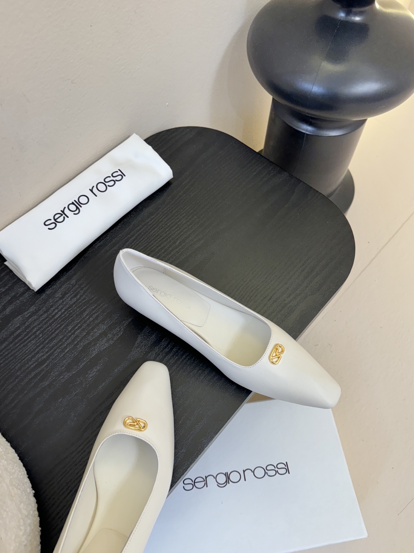 Sergio Rossi 塞乔•罗西 「Sr Diani」最新系列凉鞋純手工製作的金屬裝飾獨特風格更顯品