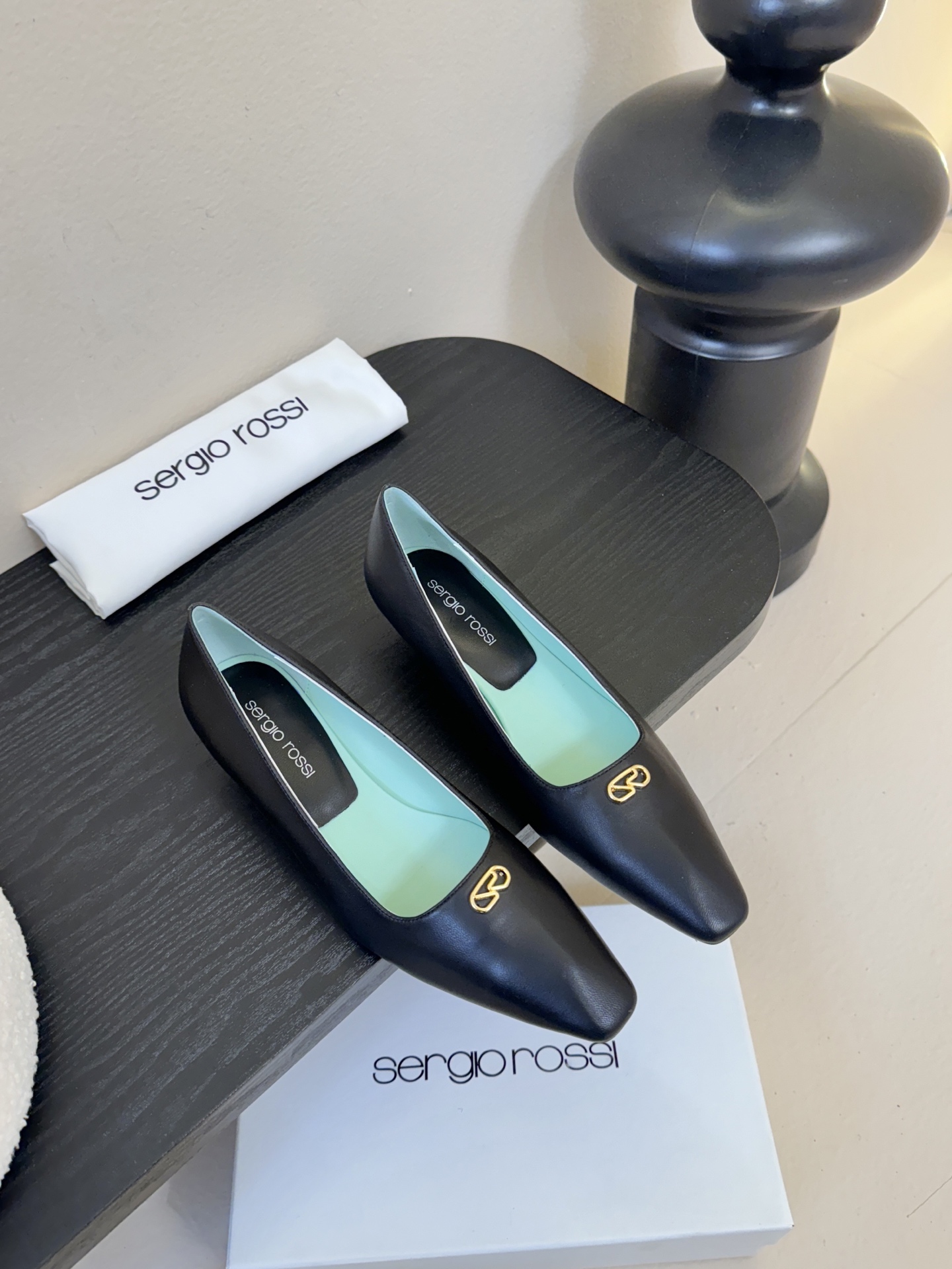 Sergio Rossi 塞乔•罗西 「Sr Diani」最新系列凉鞋純手工製作的金屬裝飾獨特風格更顯品