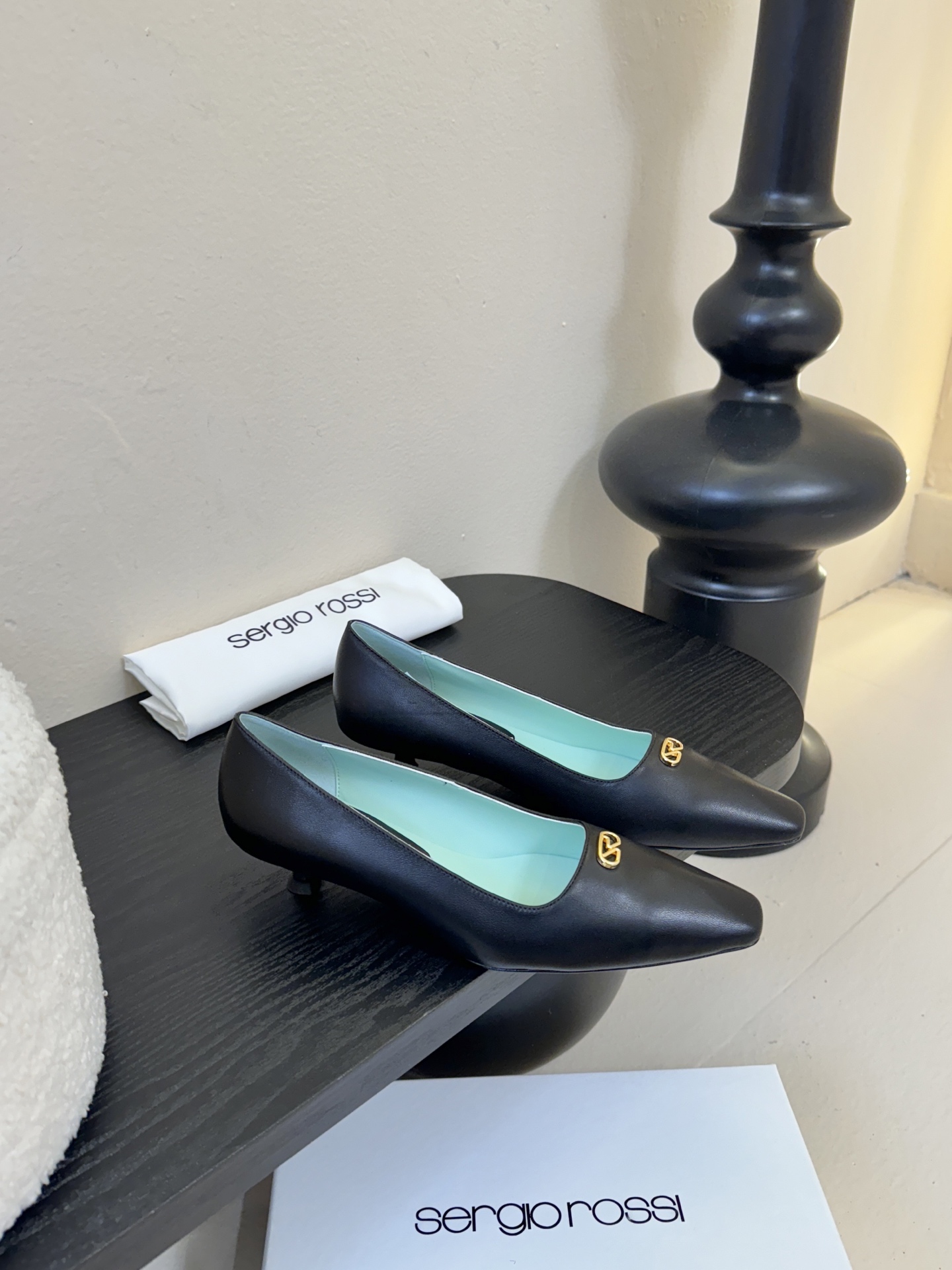 Sergio Rossi 塞乔•罗西 「Sr Diani」最新系列凉鞋純手工製作的金屬裝飾獨特風格更顯品