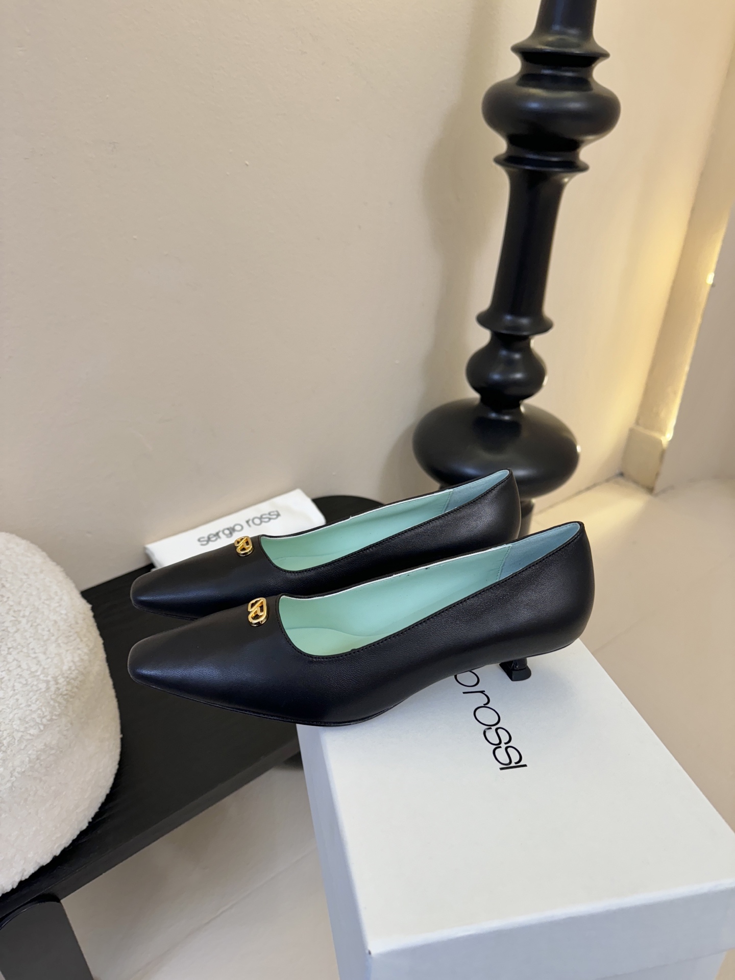 Sergio Rossi 塞乔•罗西 「Sr Diani」最新系列凉鞋純手工製作的金屬裝飾獨特風格更顯品