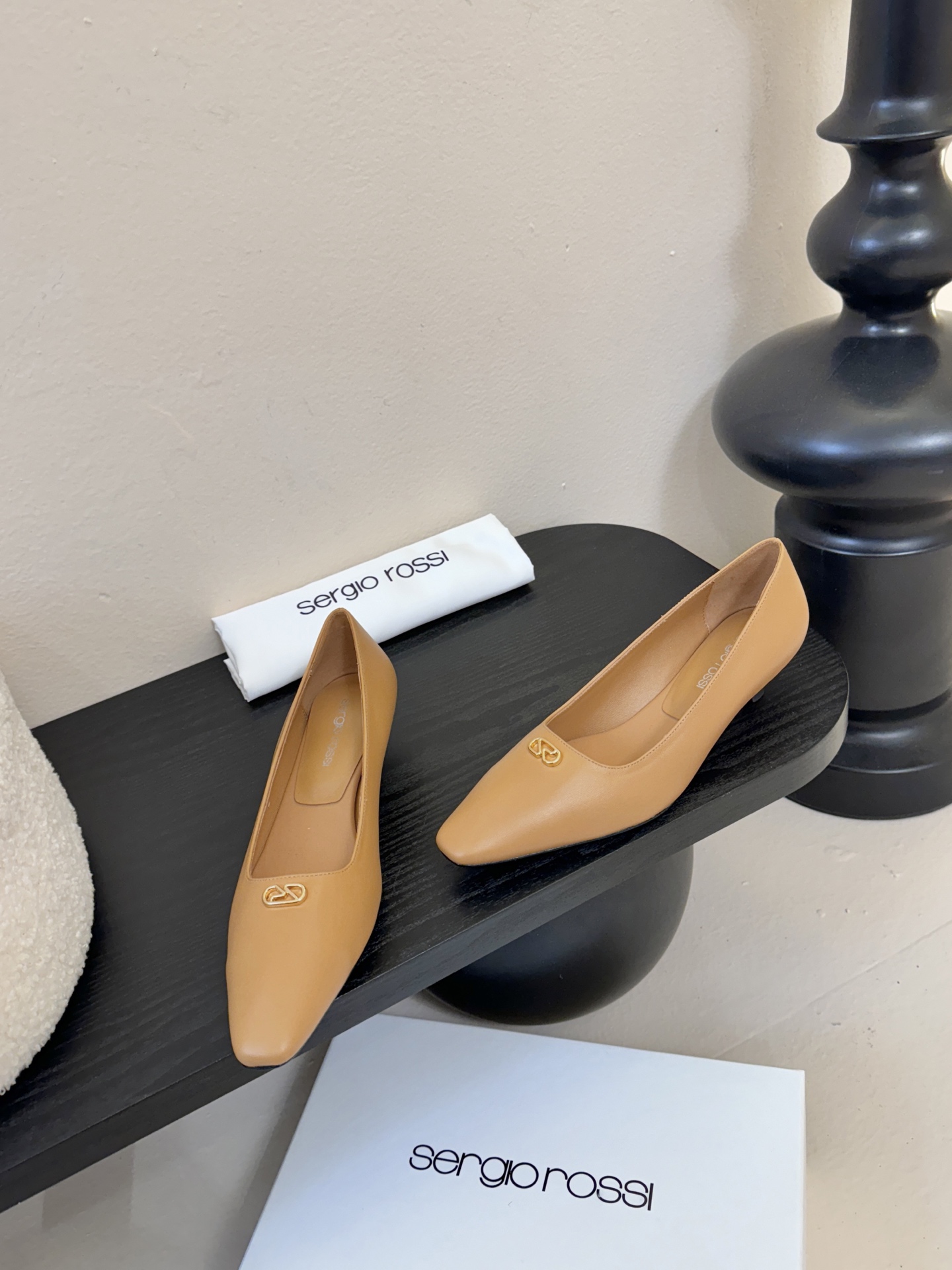 Sergio Rossi 塞乔•罗西 「Sr Diani」最新系列凉鞋純手工製作的金屬裝飾獨特風格更顯品