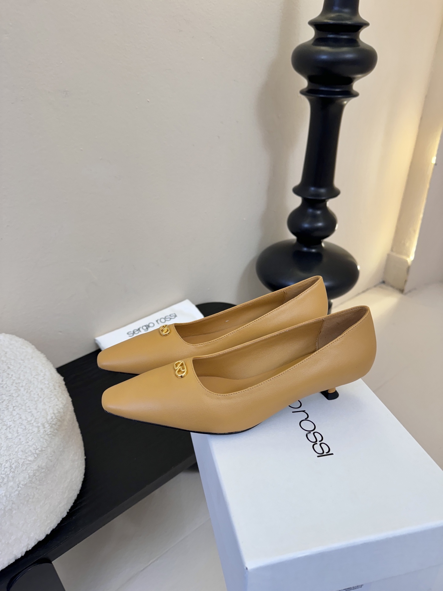 Sergio Rossi 塞乔•罗西 「Sr Diani」最新系列凉鞋純手工製作的金屬裝飾獨特風格更顯品