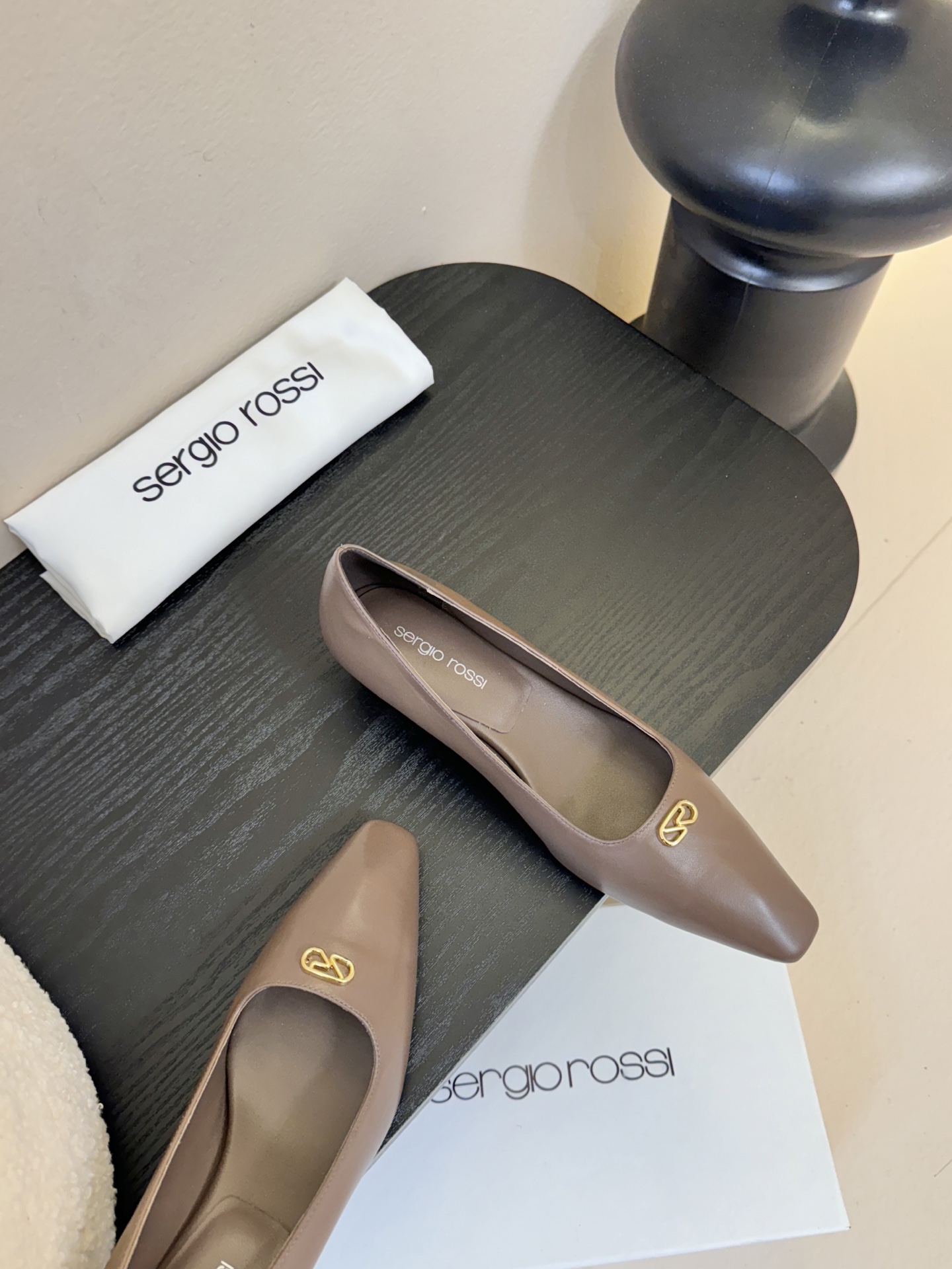 Sergio Rossi 塞乔•罗西 「Sr Diani」最新系列凉鞋純手工製作的金屬裝飾獨特風格更顯品