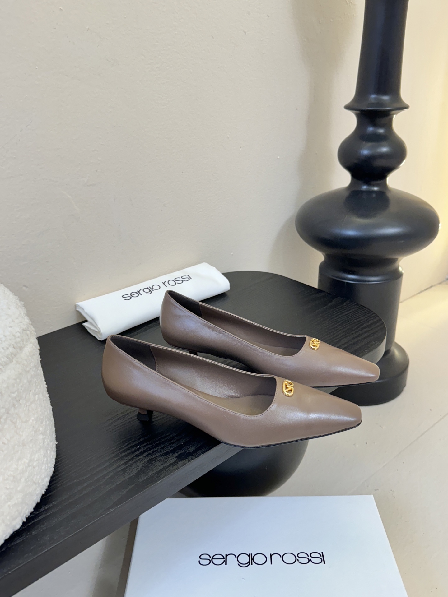 Sergio Rossi 塞乔•罗西 「Sr Diani」最新系列凉鞋純手工製作的金屬裝飾獨特風格更顯品