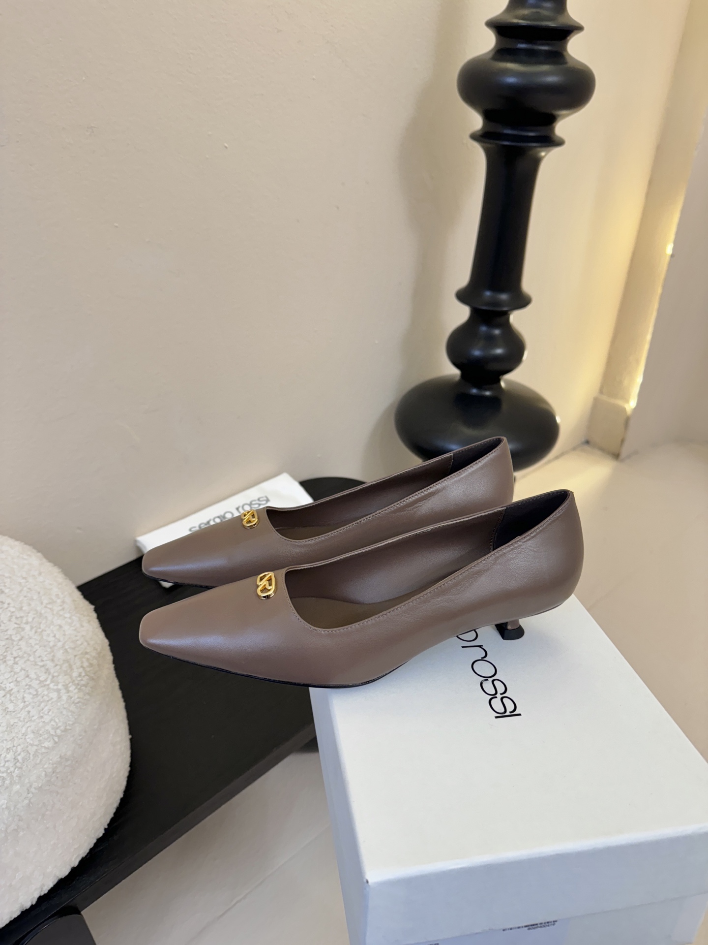 Sergio Rossi 塞乔•罗西 「Sr Diani」最新系列凉鞋純手工製作的金屬裝飾獨特風格更顯品