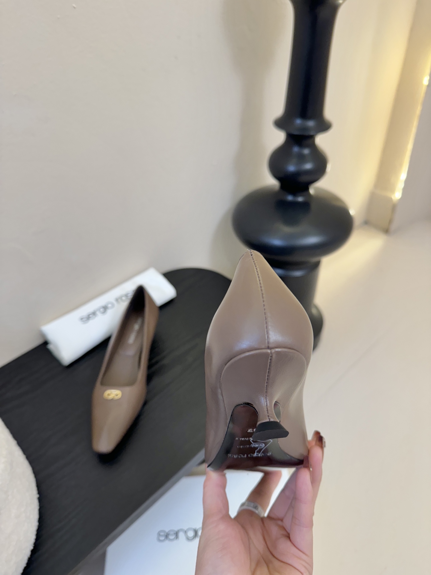 Sergio Rossi 塞乔•罗西 「Sr Diani」最新系列凉鞋純手工製作的金屬裝飾獨特風格更顯品