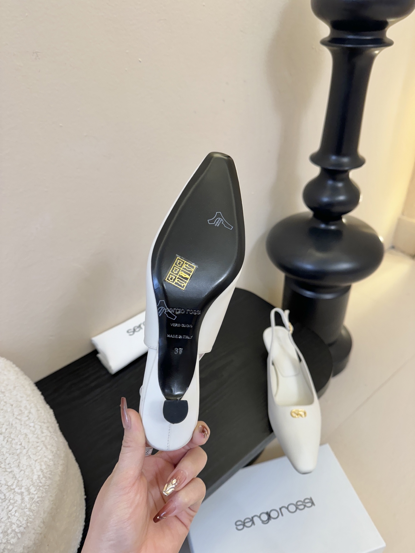 Sergio Rossi 塞乔•罗西 「Sr Diani」最新系列凉鞋純手工製作的金屬裝飾獨特風格更顯品