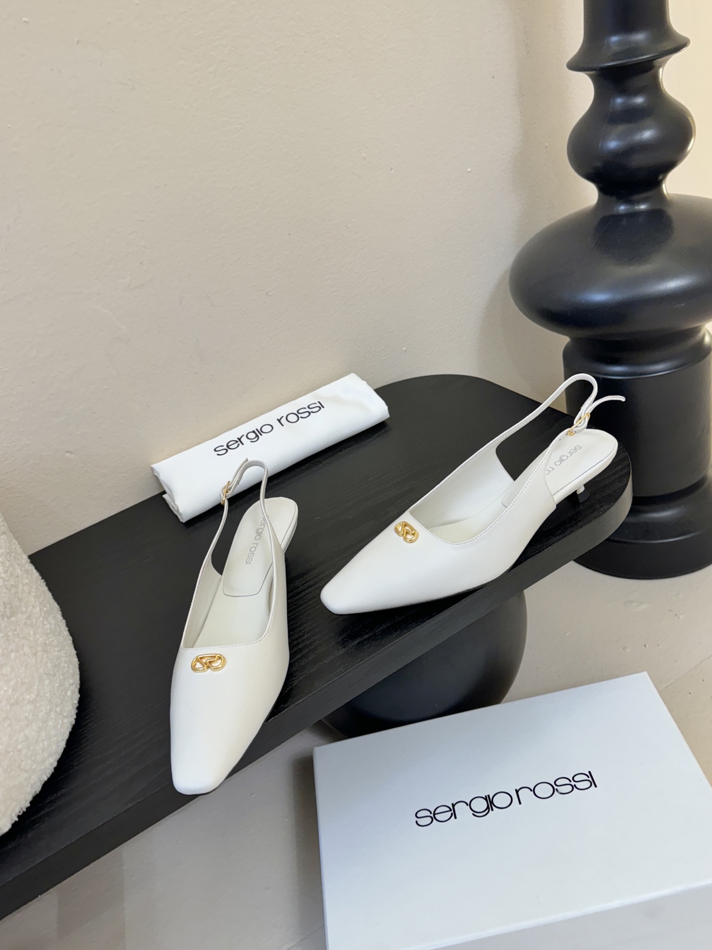 Sergio Rossi 塞乔•罗西 「Sr Diani」最新系列凉鞋純手工製作的金屬裝飾獨特風格更顯品