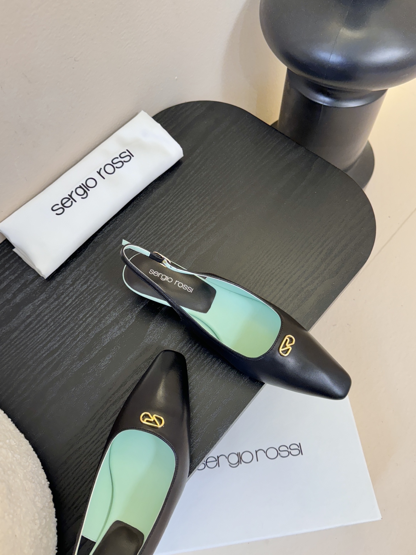 Sergio Rossi 塞乔•罗西 「Sr Diani」最新系列凉鞋純手工製作的金屬裝飾獨特風格更顯品